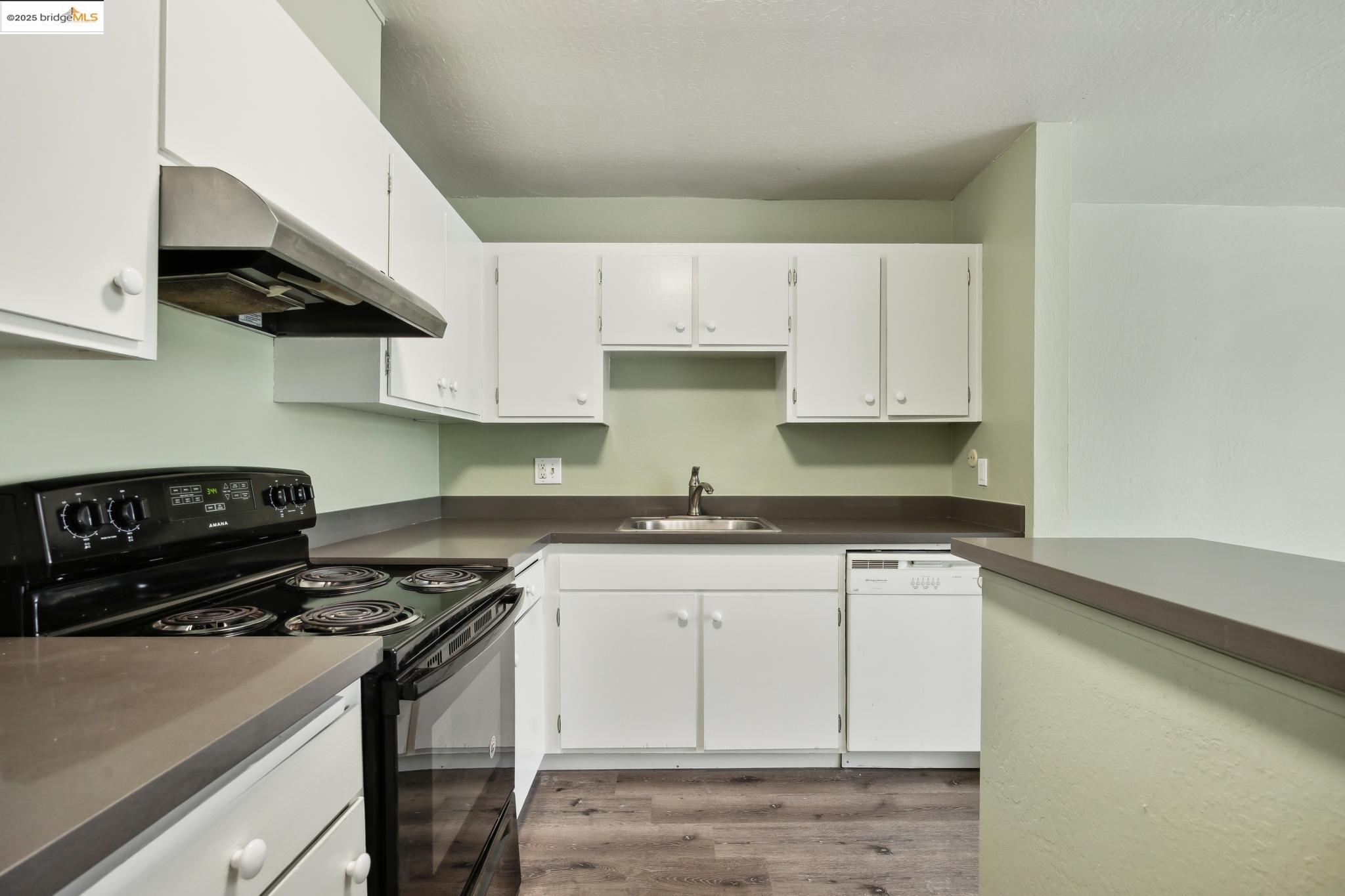 Detail Gallery Image 12 of 25 For 455 Cresent Street #107,  Oakland,  CA 94610 - 1 Beds | 1 Baths