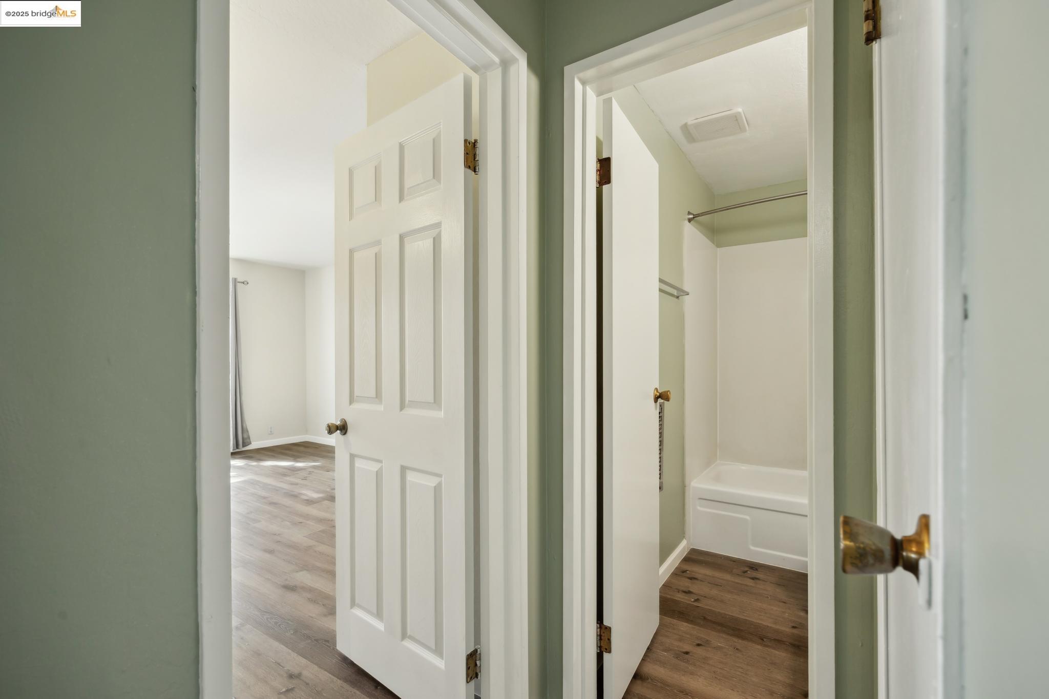Detail Gallery Image 15 of 25 For 455 Cresent Street #107,  Oakland,  CA 94610 - 1 Beds | 1 Baths