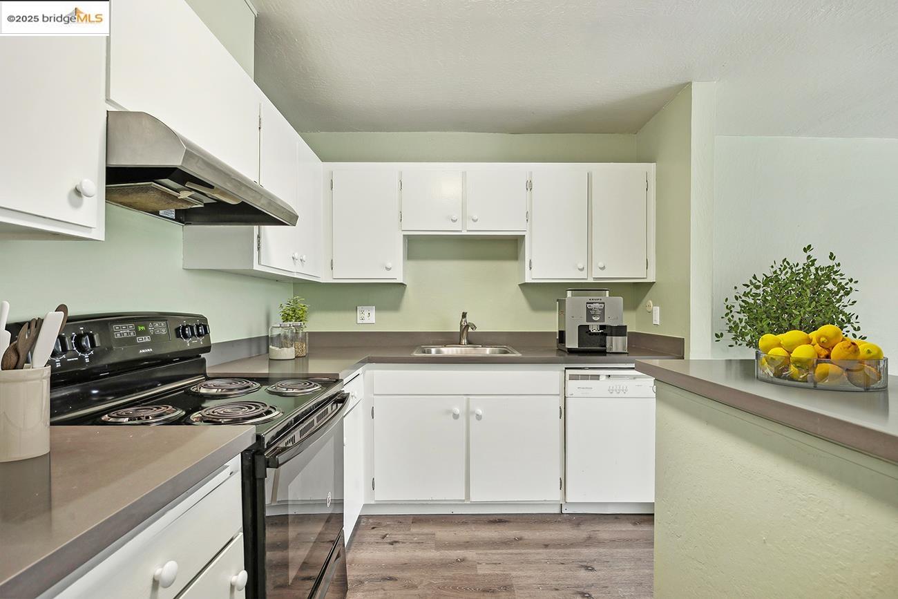 Detail Gallery Image 3 of 25 For 455 Cresent Street #107,  Oakland,  CA 94610 - 1 Beds | 1 Baths