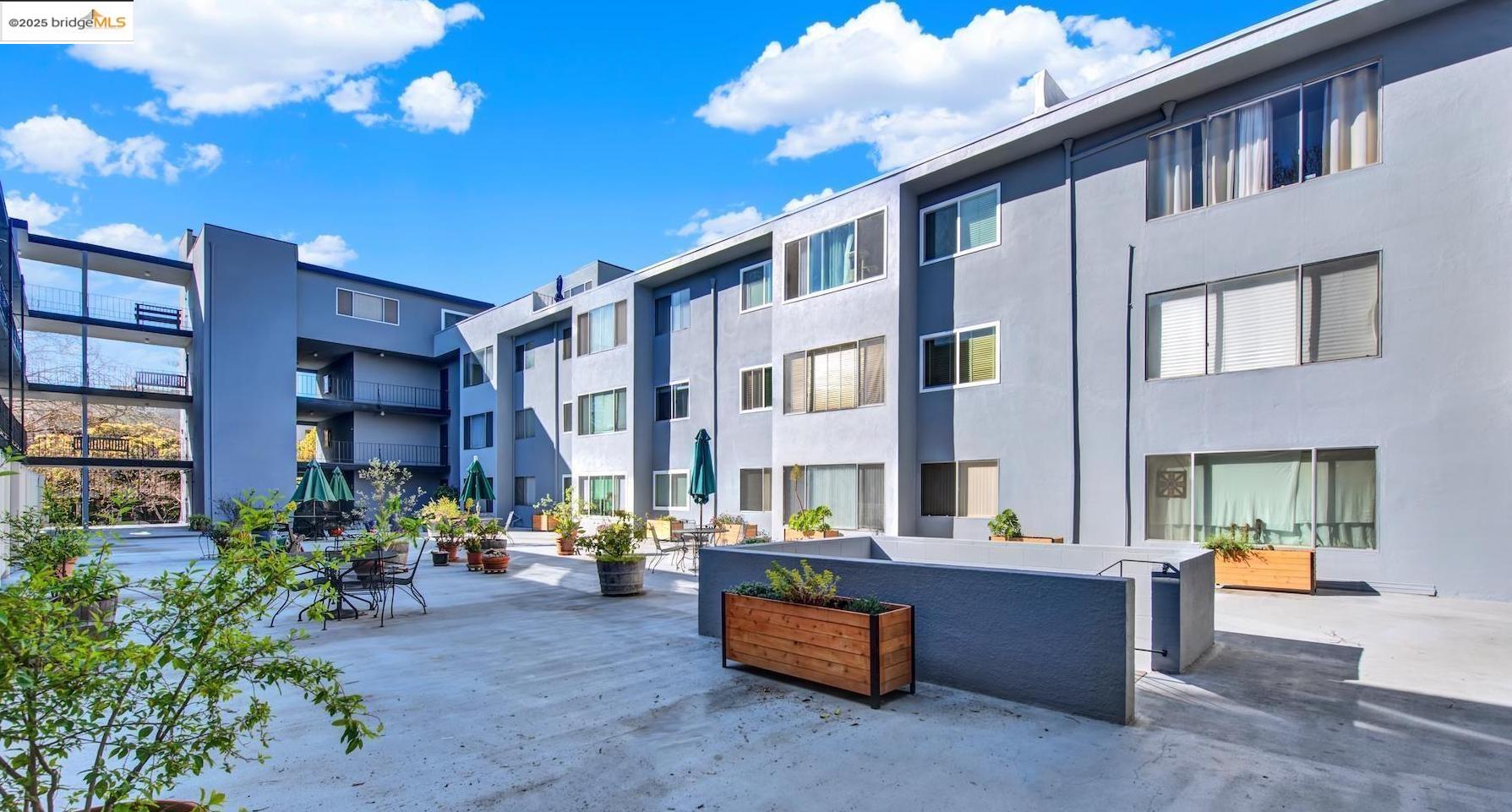 Detail Gallery Image 25 of 25 For 455 Cresent Street #107,  Oakland,  CA 94610 - 1 Beds | 1 Baths