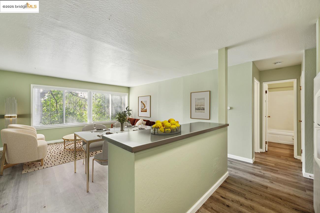 Detail Gallery Image 4 of 25 For 455 Cresent Street #107,  Oakland,  CA 94610 - 1 Beds | 1 Baths