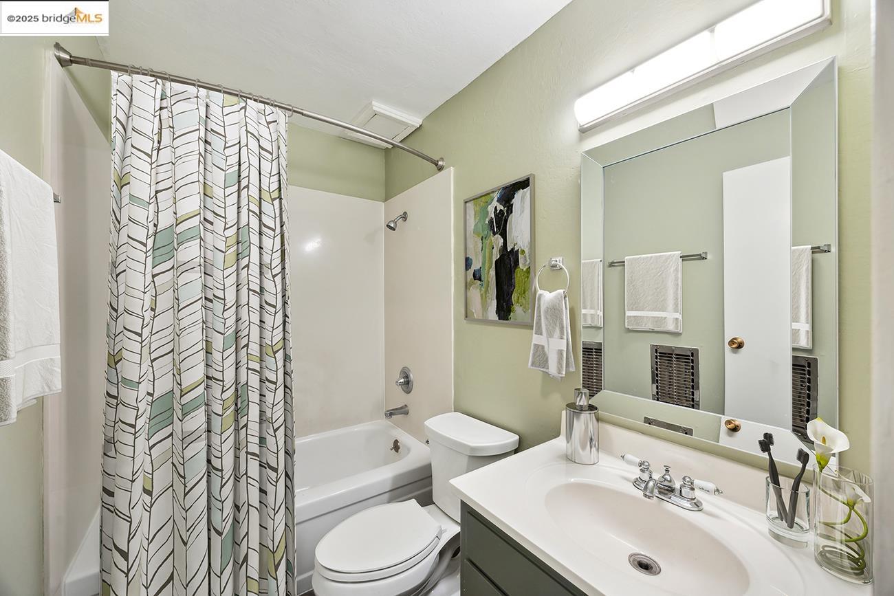 Detail Gallery Image 6 of 25 For 455 Cresent Street #107,  Oakland,  CA 94610 - 1 Beds | 1 Baths