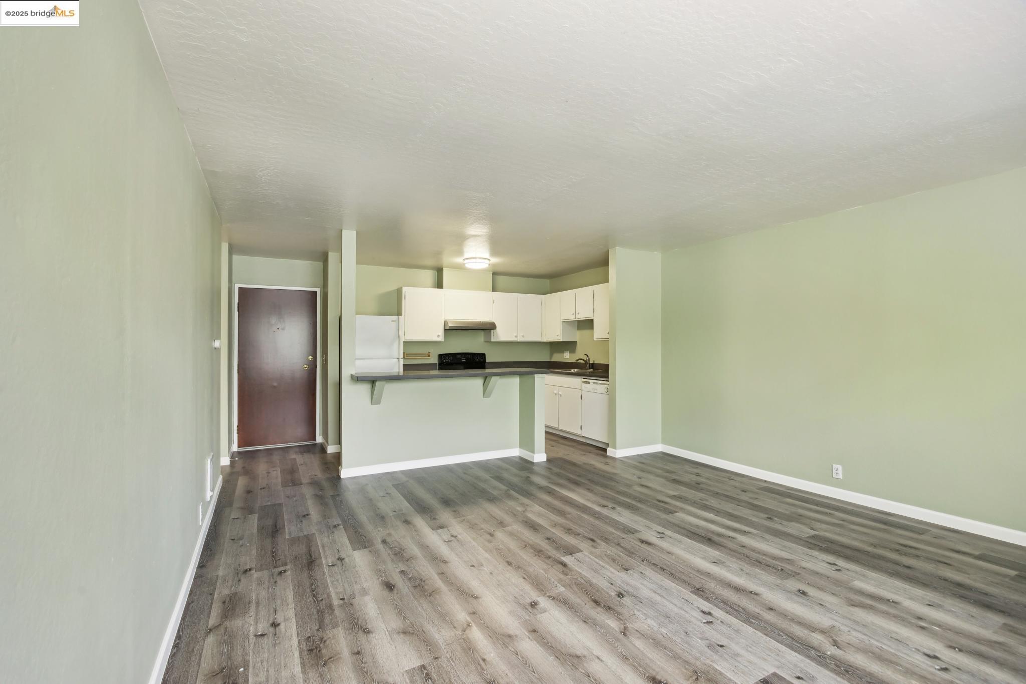 Detail Gallery Image 10 of 25 For 455 Cresent Street #107,  Oakland,  CA 94610 - 1 Beds | 1 Baths