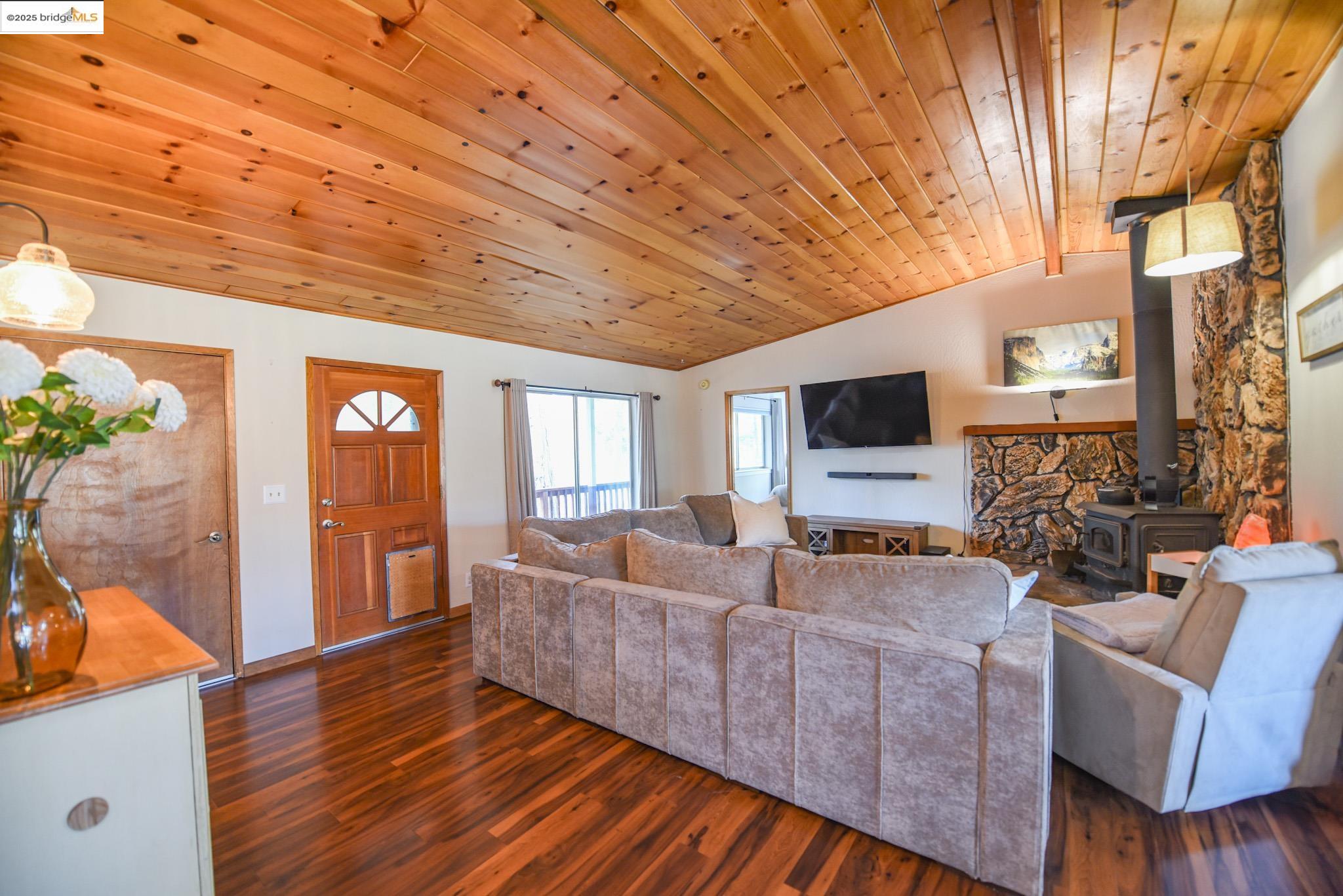 Detail Gallery Image 11 of 53 For 22576 Confidence Rd, Twain Harte,  CA 95383 - 3 Beds | 2 Baths