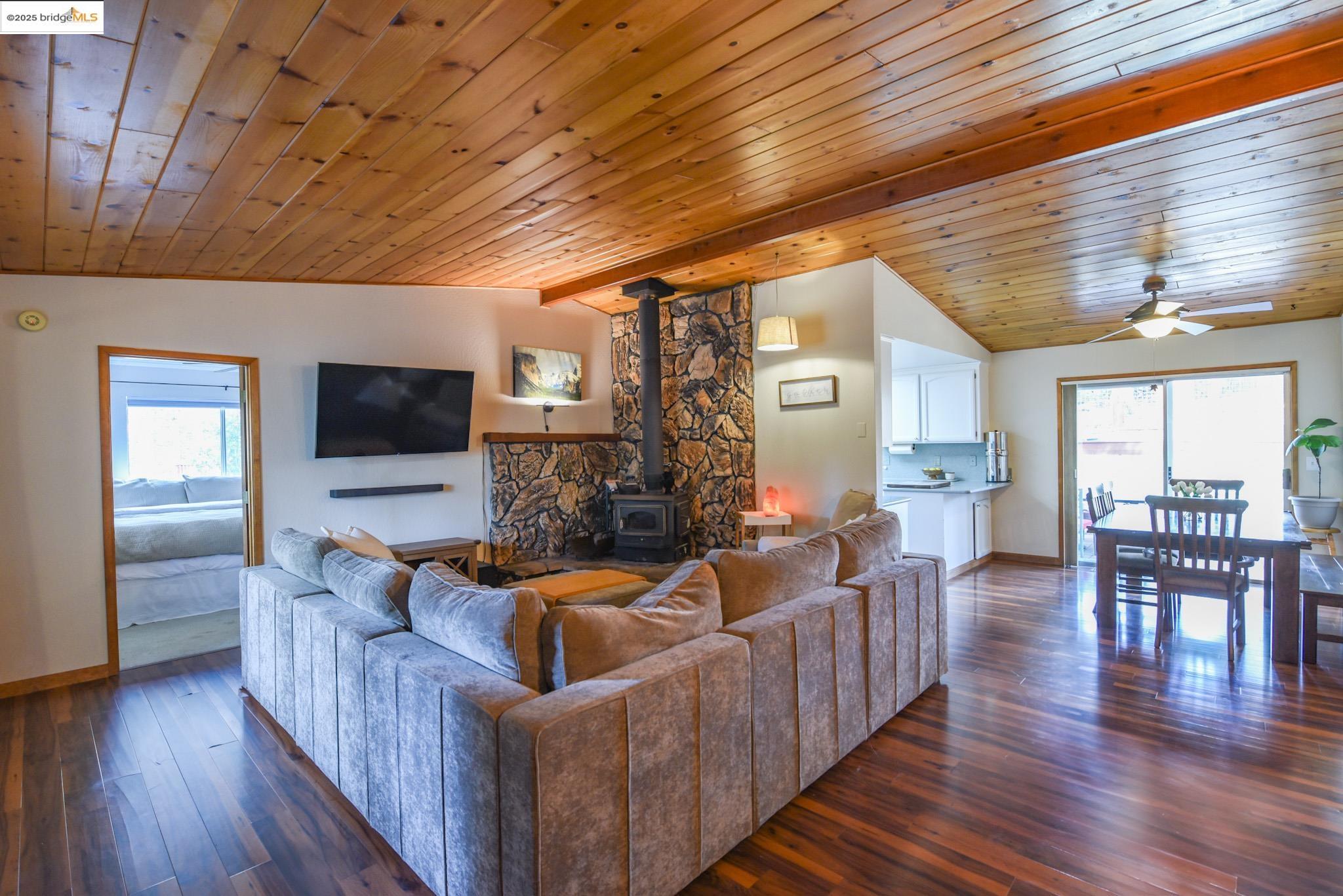 Detail Gallery Image 12 of 55 For 22576 Confidence Rd, Twain Harte,  CA 95383 - 3 Beds | 2 Baths