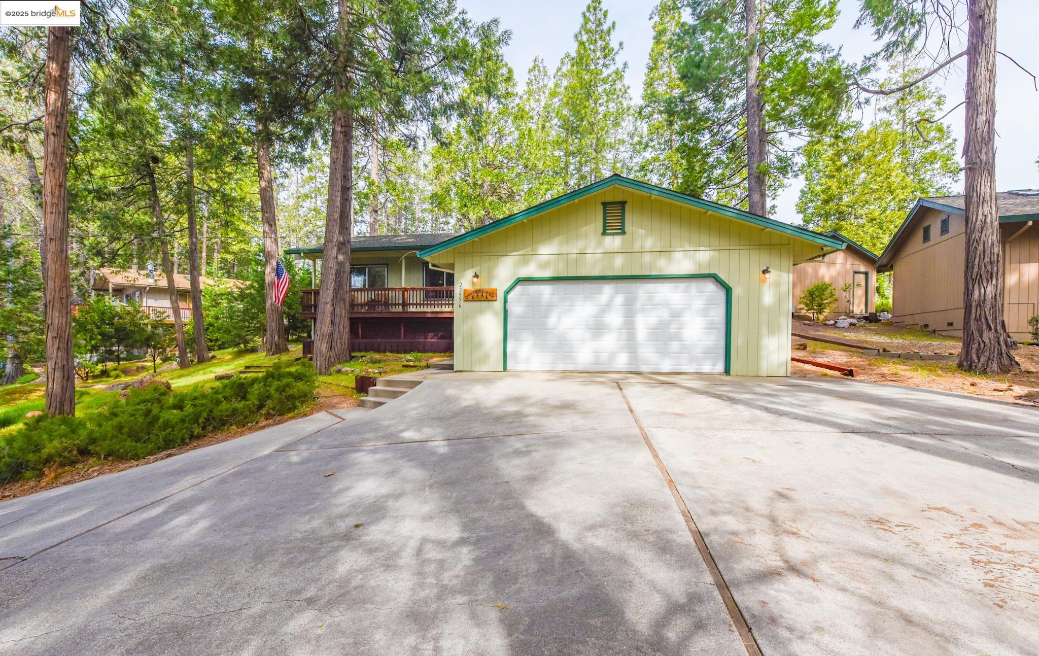 Detail Gallery Image 4 of 55 For 22576 Confidence Rd, Twain Harte,  CA 95383 - 3 Beds | 2 Baths