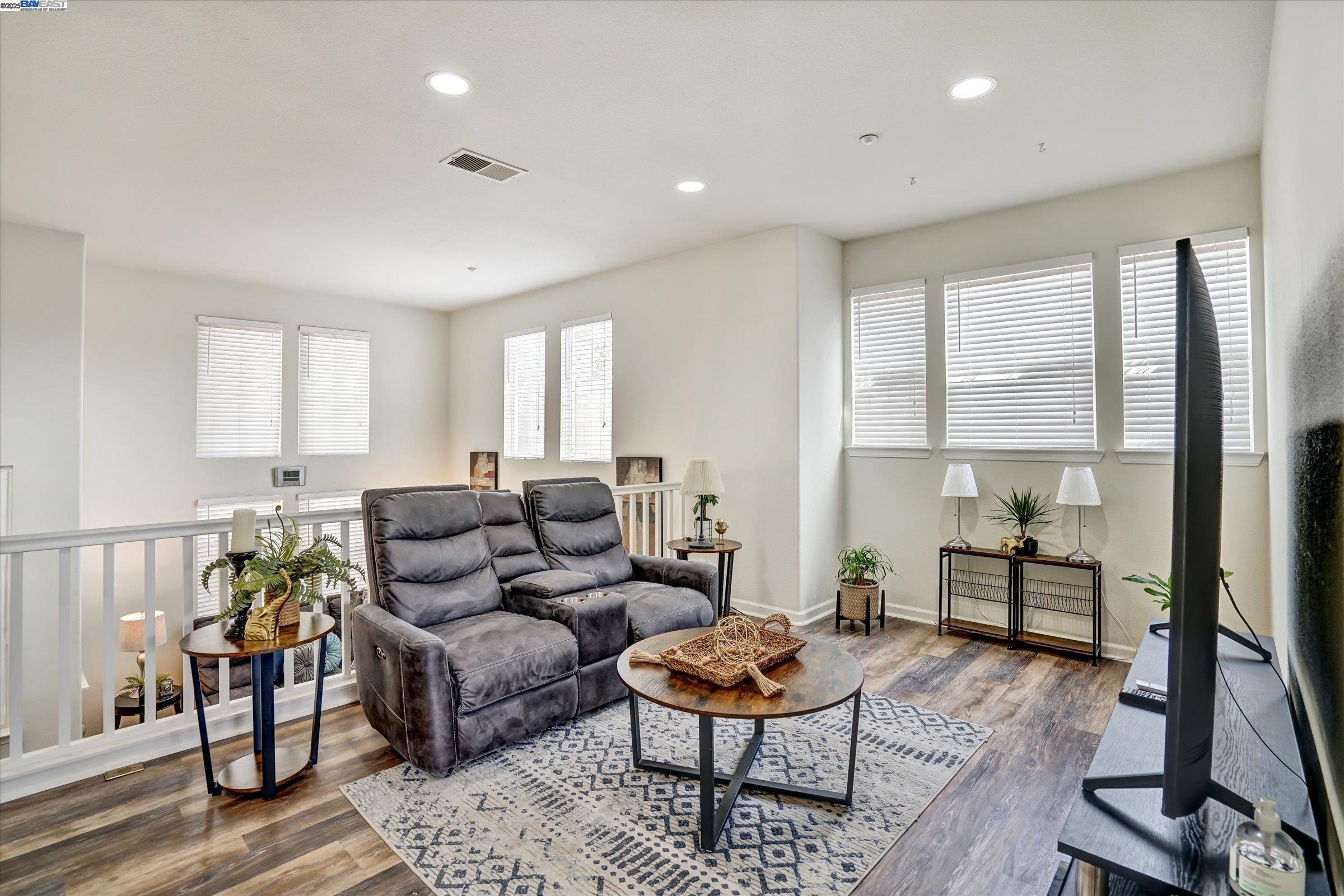 Detail Gallery Image 11 of 31 For 2878 4th St #1401,  Livermore,  CA 94550 - 3 Beds | 2/1 Baths