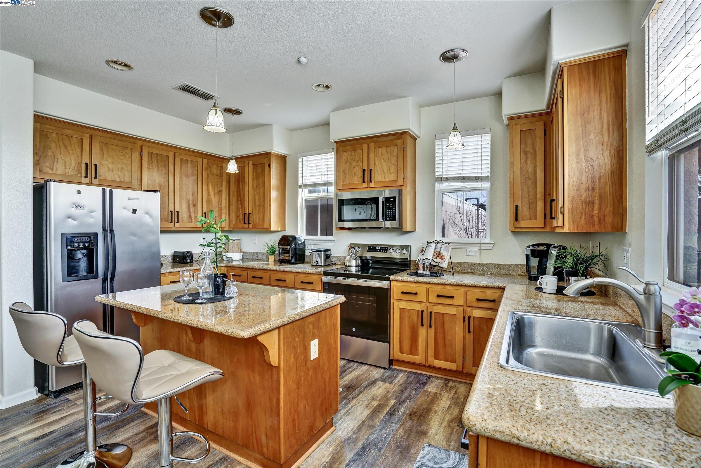 Detail Gallery Image 12 of 31 For 2878 4th St #1401,  Livermore,  CA 94550 - 3 Beds | 2/1 Baths