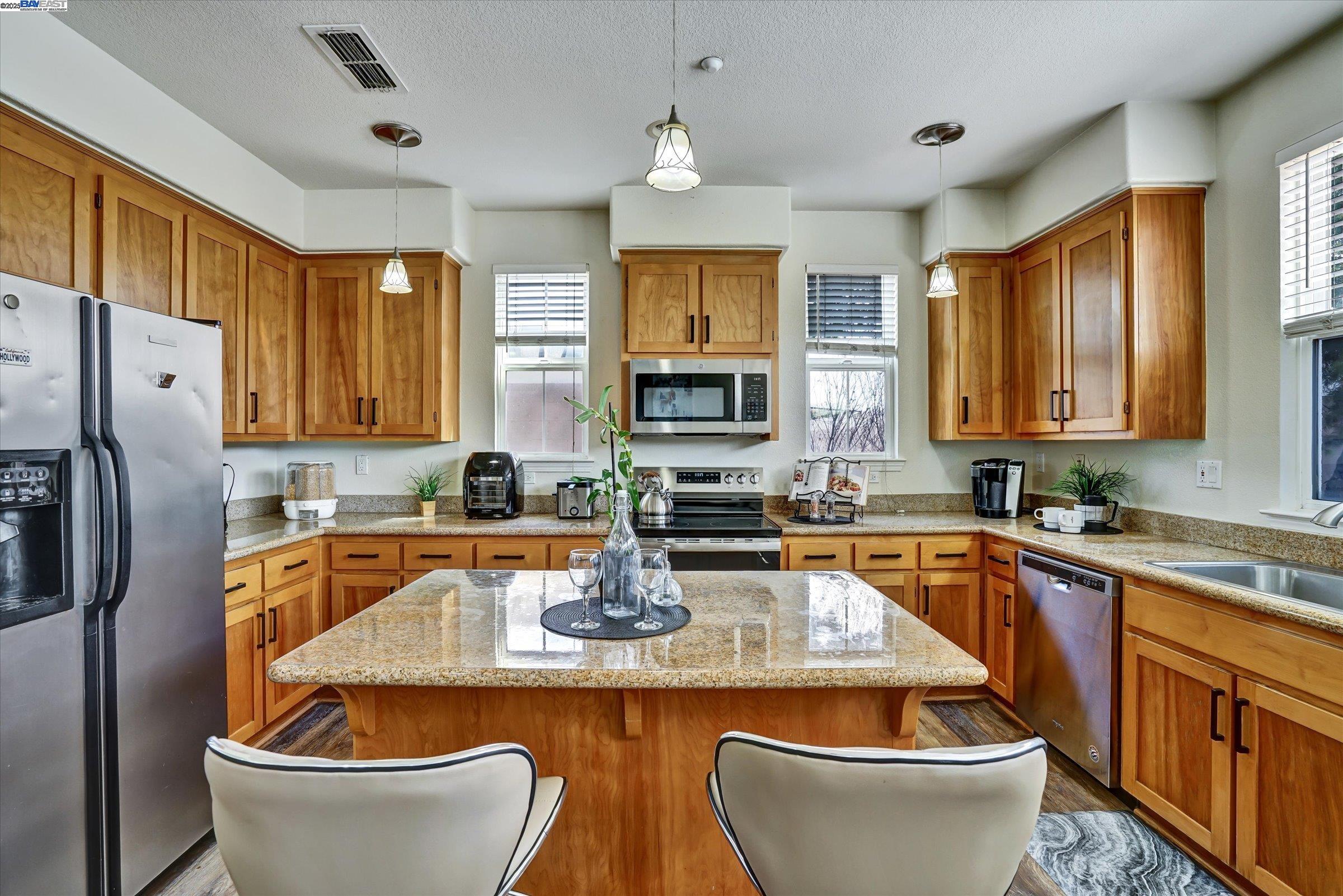 Detail Gallery Image 13 of 31 For 2878 4th St #1401,  Livermore,  CA 94550 - 3 Beds | 2/1 Baths