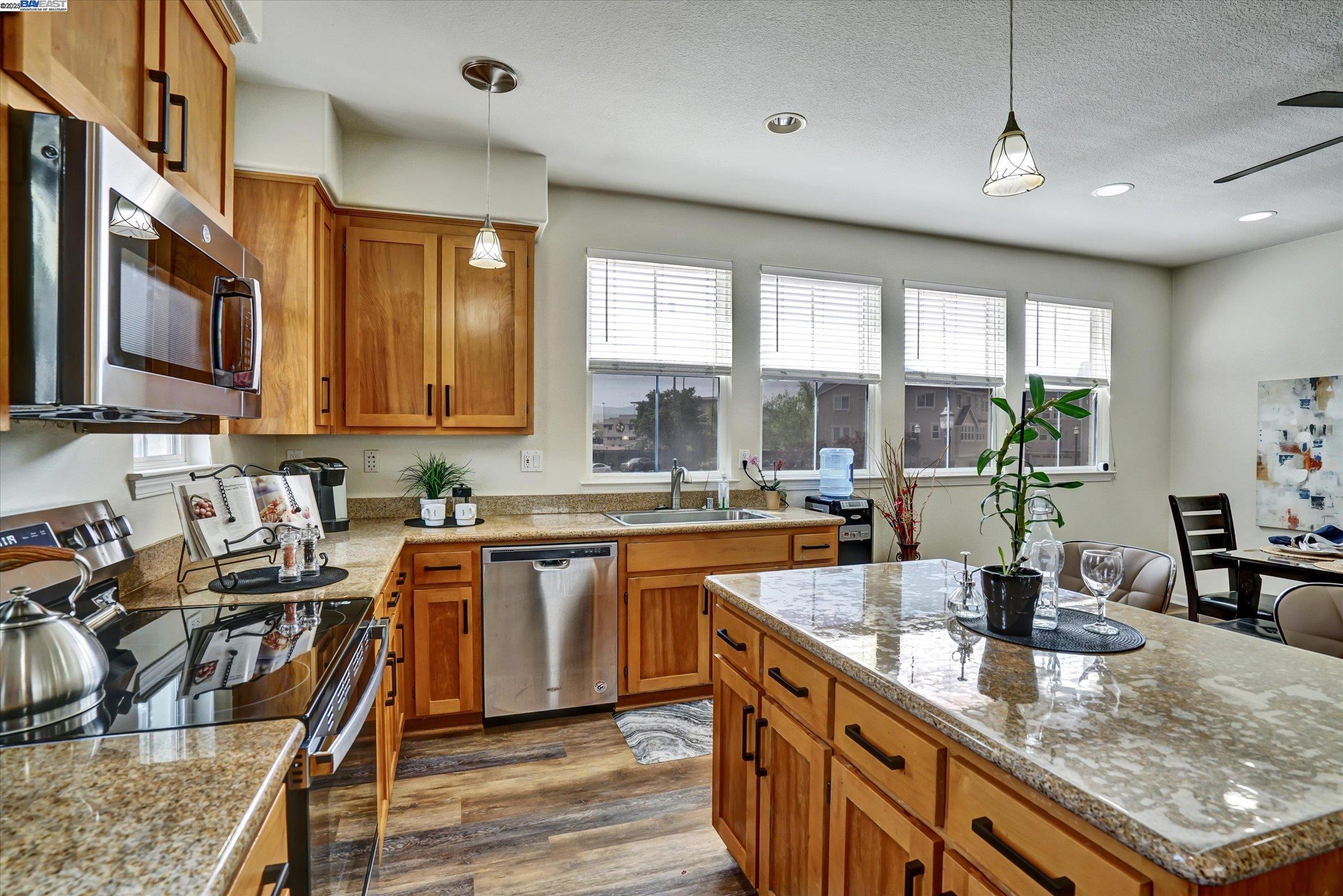 Detail Gallery Image 14 of 31 For 2878 4th St #1401,  Livermore,  CA 94550 - 3 Beds | 2/1 Baths