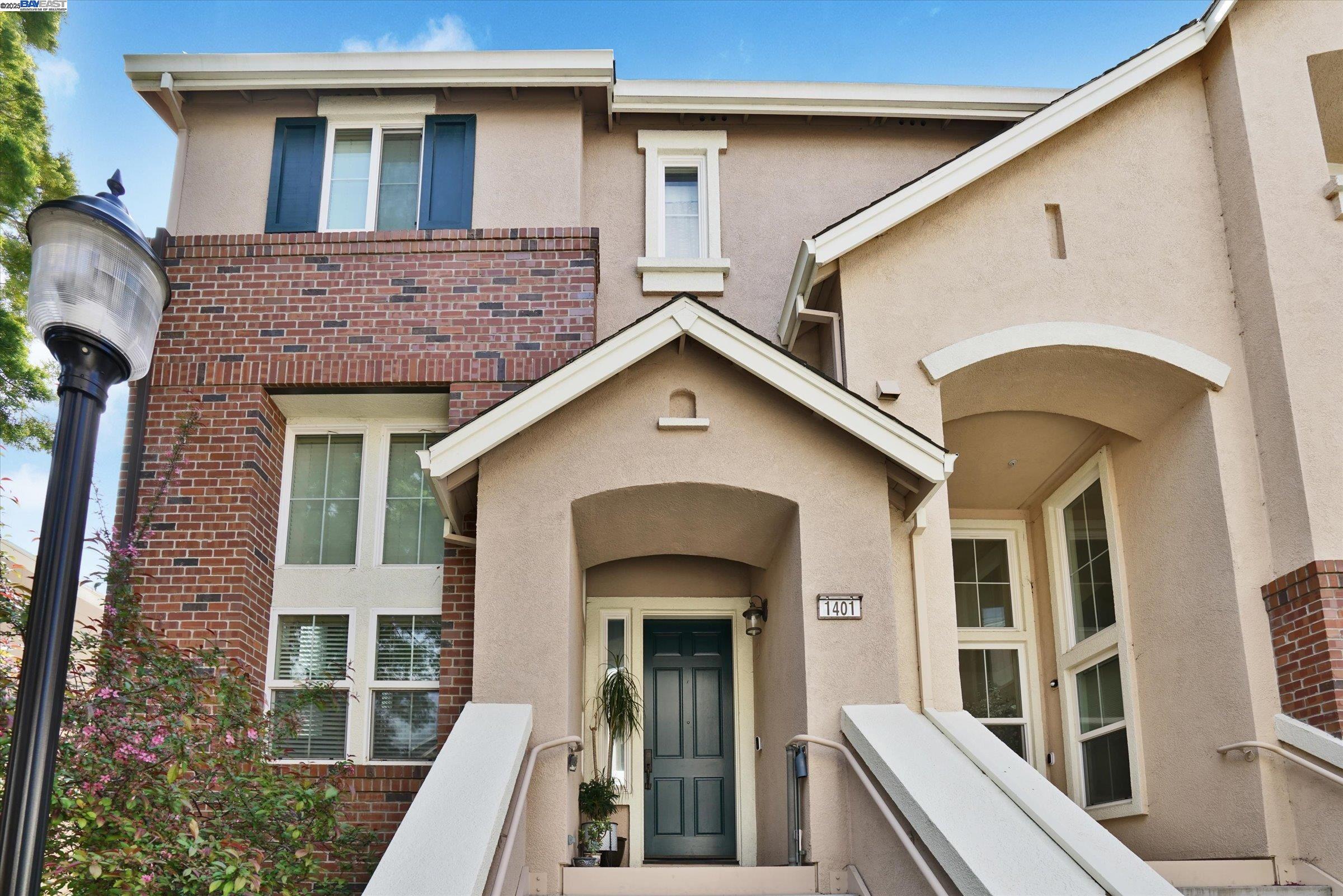 Detail Gallery Image 3 of 31 For 2878 4th St #1401,  Livermore,  CA 94550 - 3 Beds | 2/1 Baths