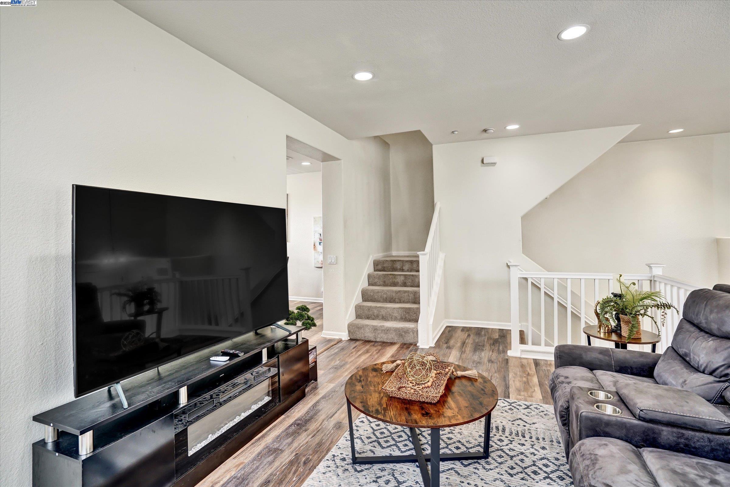 Detail Gallery Image 8 of 31 For 2878 4th St #1401,  Livermore,  CA 94550 - 3 Beds | 2/1 Baths