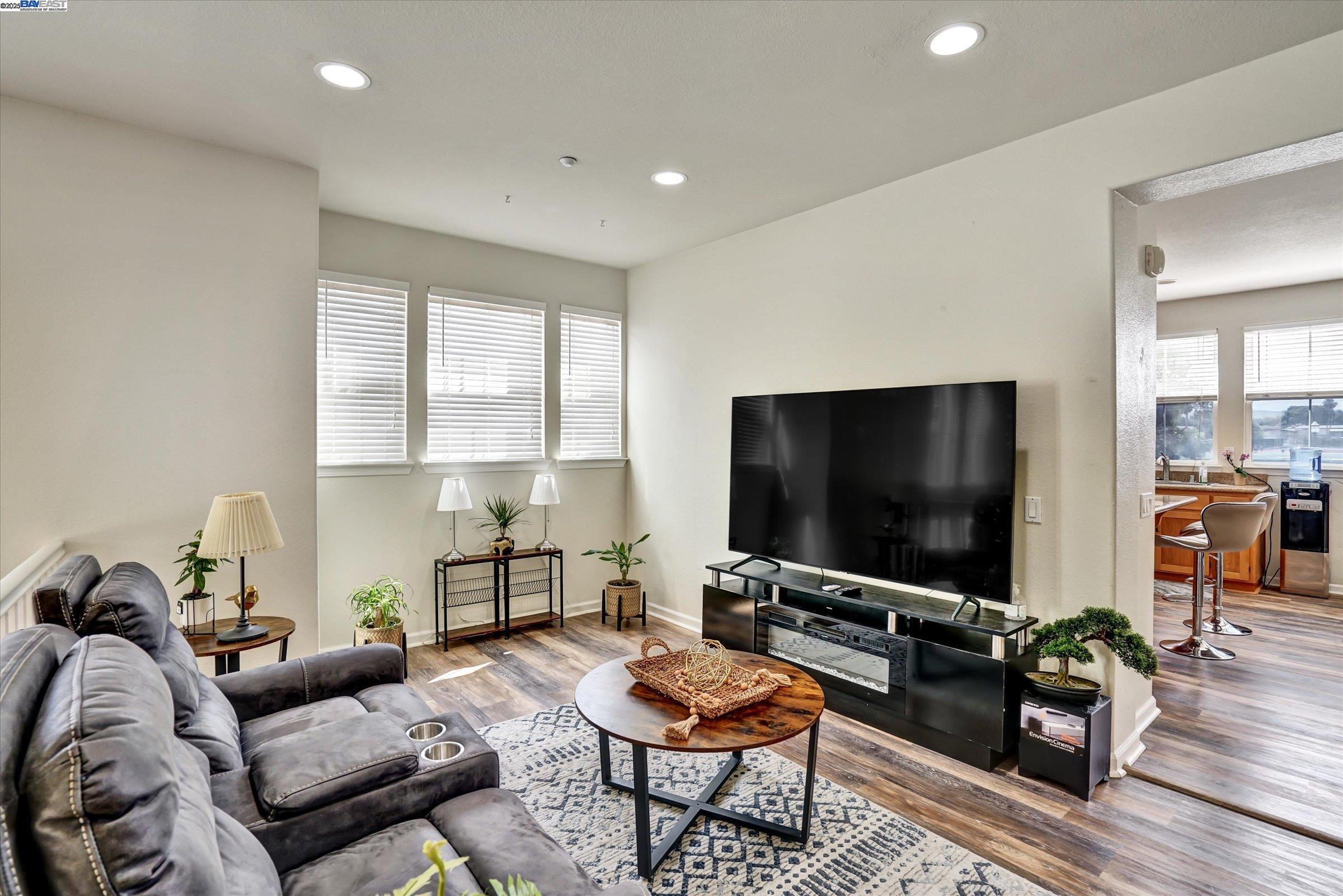 Detail Gallery Image 9 of 31 For 2878 4th St #1401,  Livermore,  CA 94550 - 3 Beds | 2/1 Baths