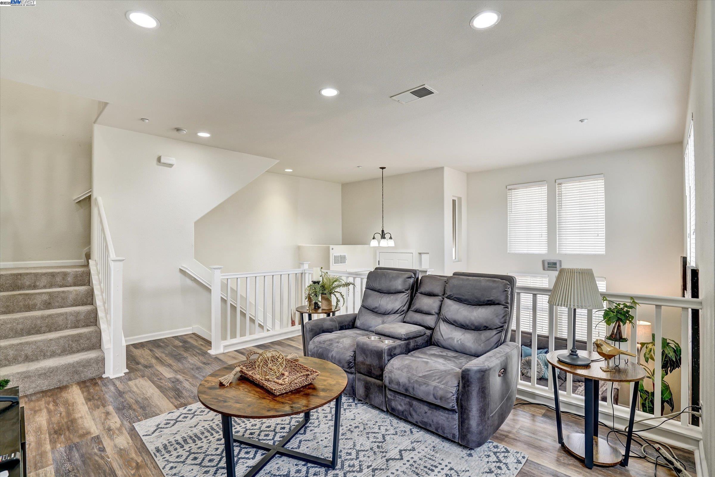 Detail Gallery Image 10 of 31 For 2878 4th St #1401,  Livermore,  CA 94550 - 3 Beds | 2/1 Baths