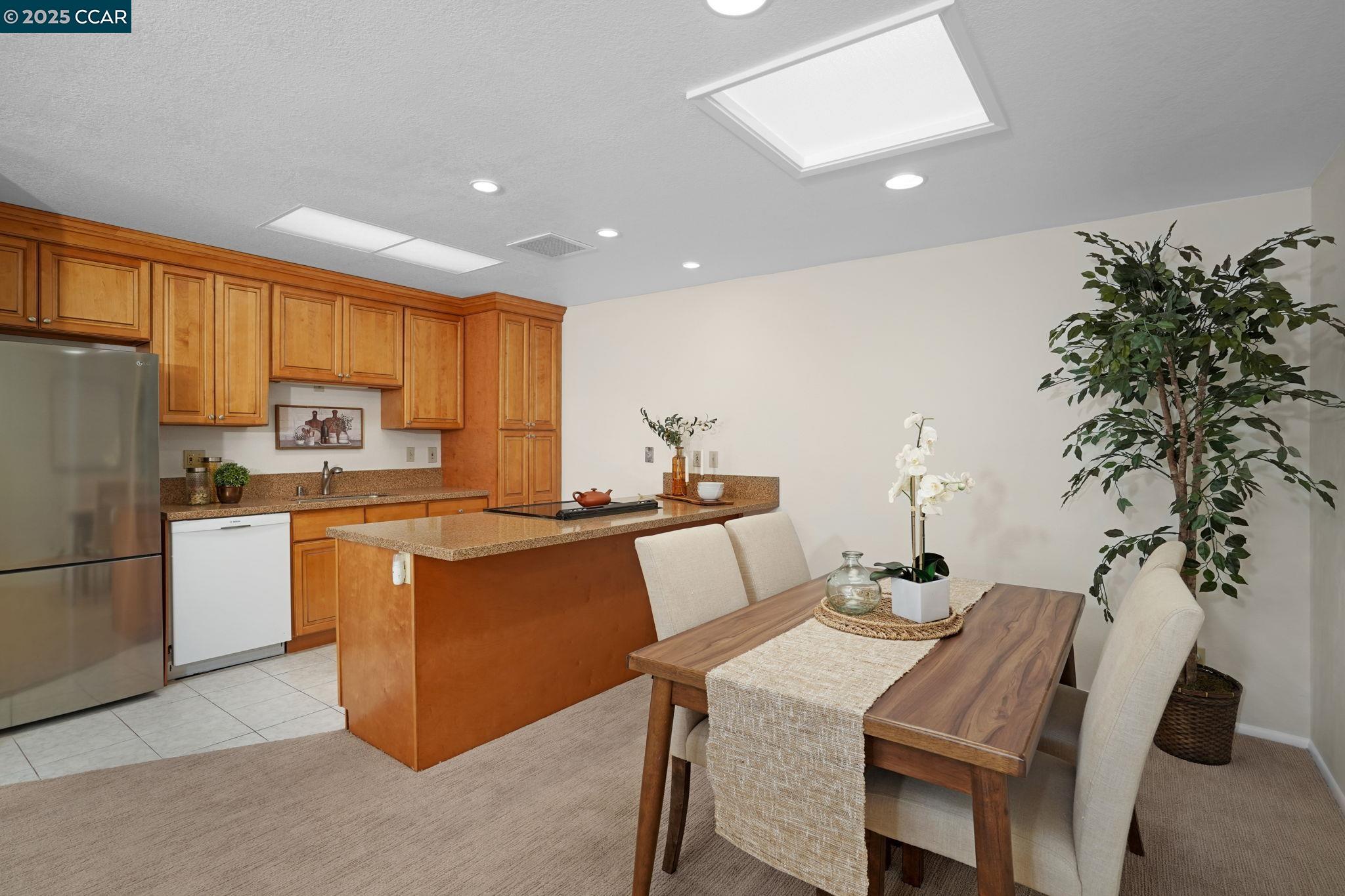 Detail Gallery Image 12 of 37 For 1625 Skycrest Dr #27,  Walnut Creek,  CA 94595 - 2 Beds | 2 Baths