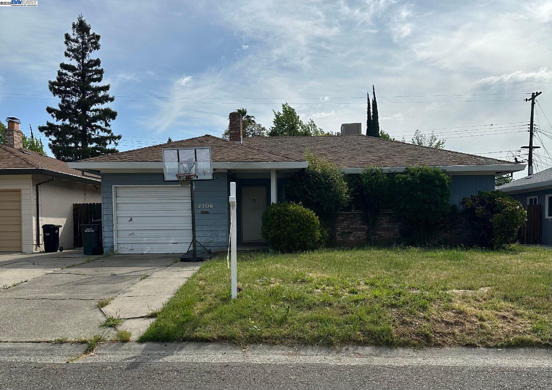 Detail Gallery Image 1 of 1 For 2108 Carlotta Dr, Sacramento,  CA 95825 - 2 Beds | 1 Baths