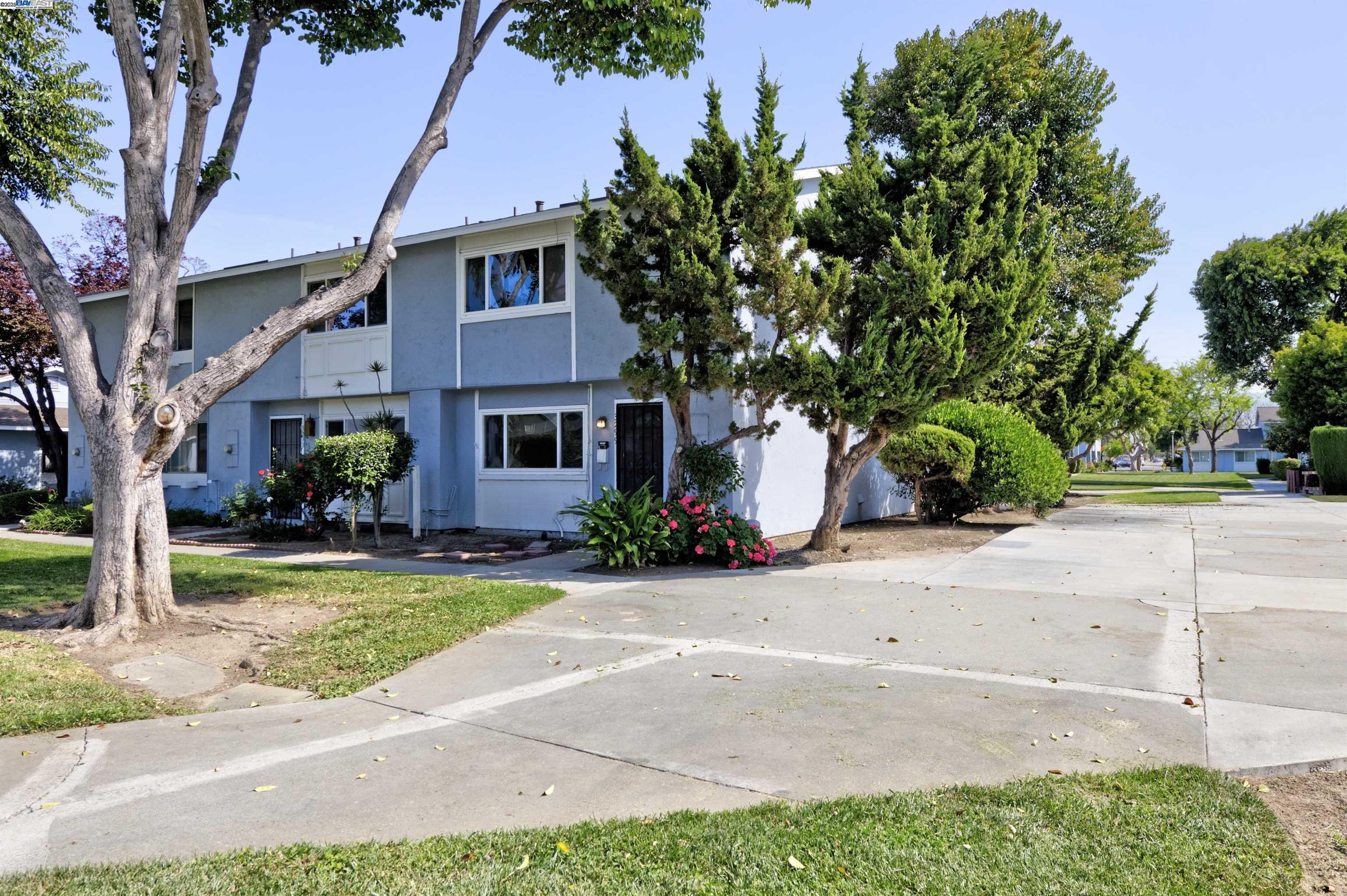 Detail Gallery Image 1 of 32 For 3299 Column Court, San Jose,  CA 95111 - 3 Beds | 1/1 Baths