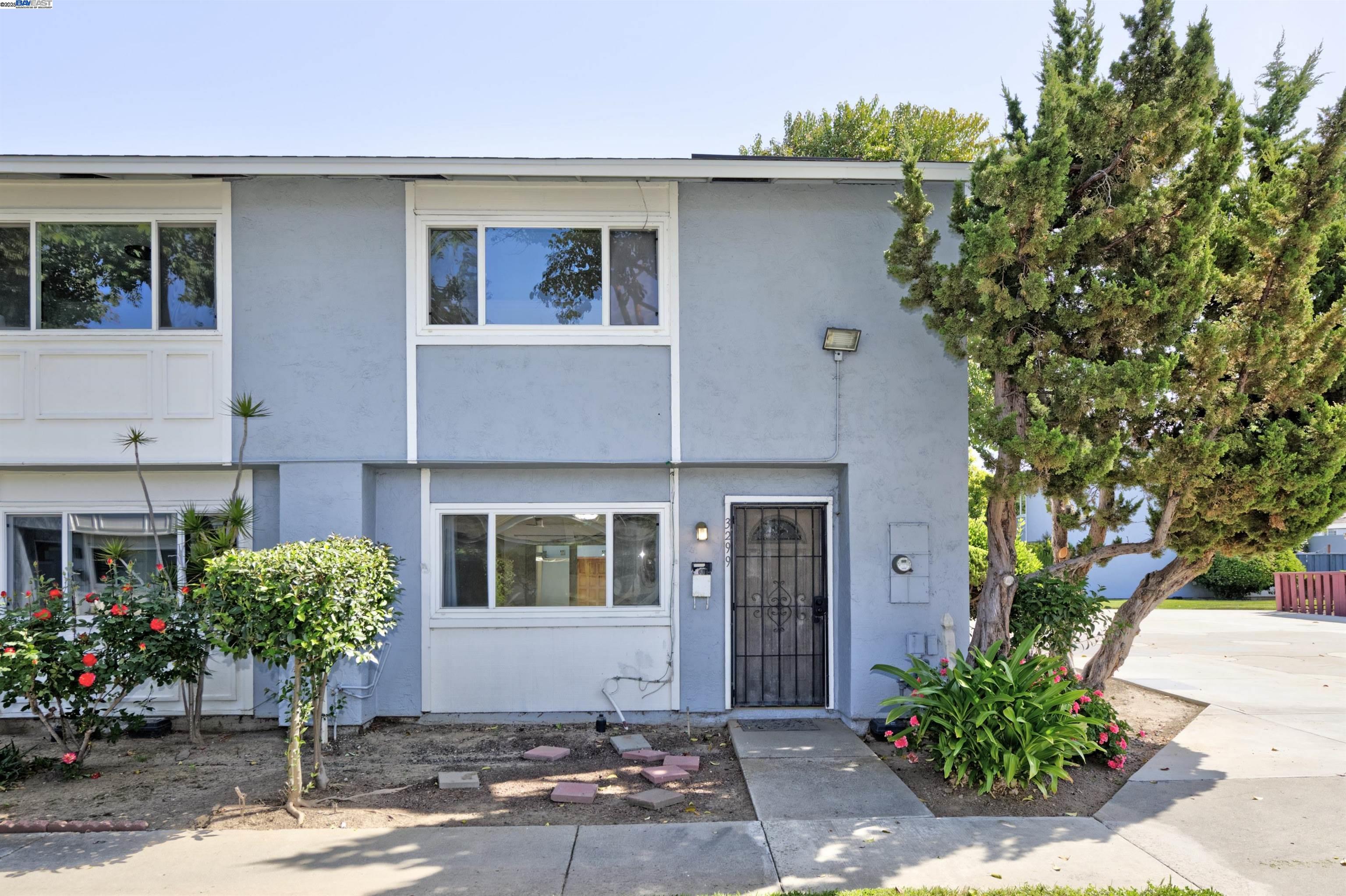 Detail Gallery Image 2 of 32 For 3299 Column Court, San Jose,  CA 95111 - 3 Beds | 1/1 Baths