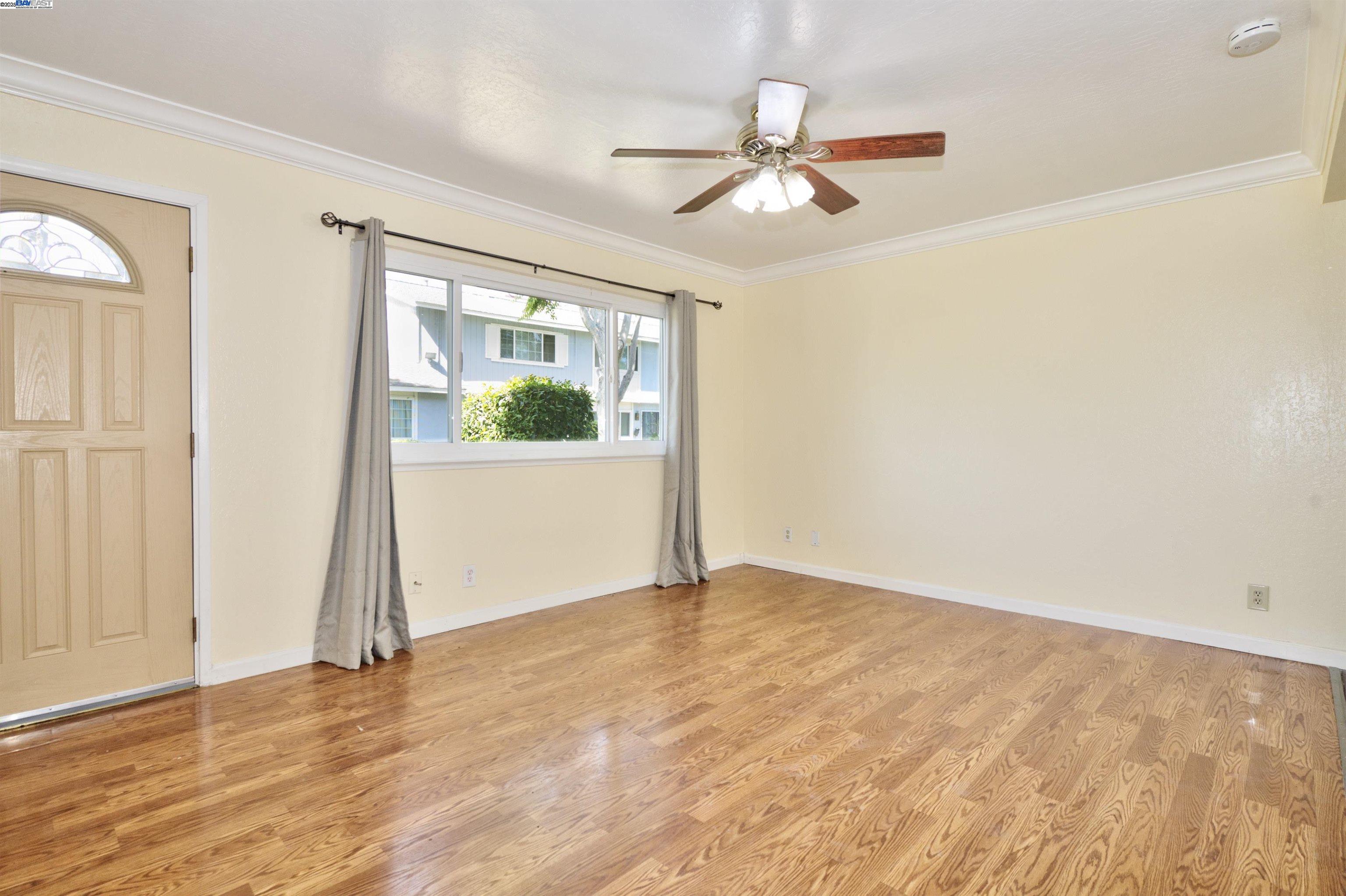 Detail Gallery Image 3 of 32 For 3299 Column Court, San Jose,  CA 95111 - 3 Beds | 1/1 Baths