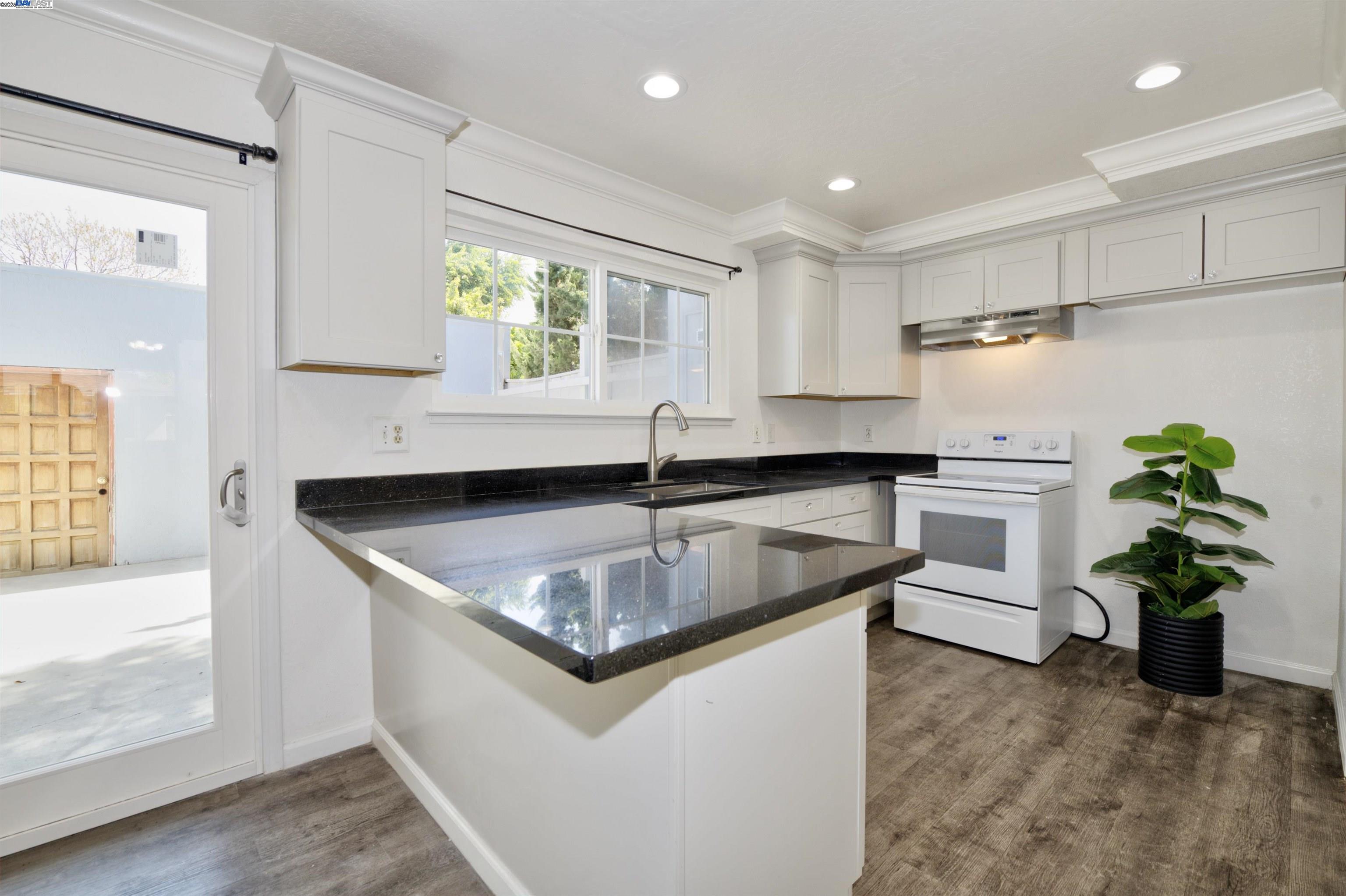 Detail Gallery Image 7 of 32 For 3299 Column Court, San Jose,  CA 95111 - 3 Beds | 1/1 Baths
