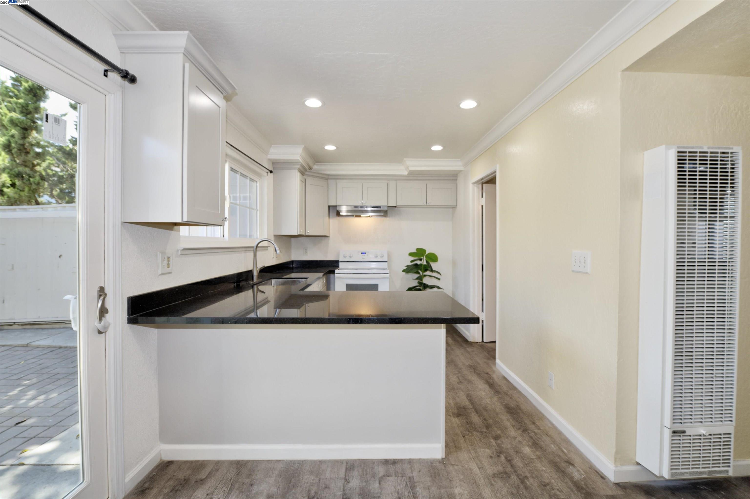 Detail Gallery Image 9 of 32 For 3299 Column Court, San Jose,  CA 95111 - 3 Beds | 1/1 Baths