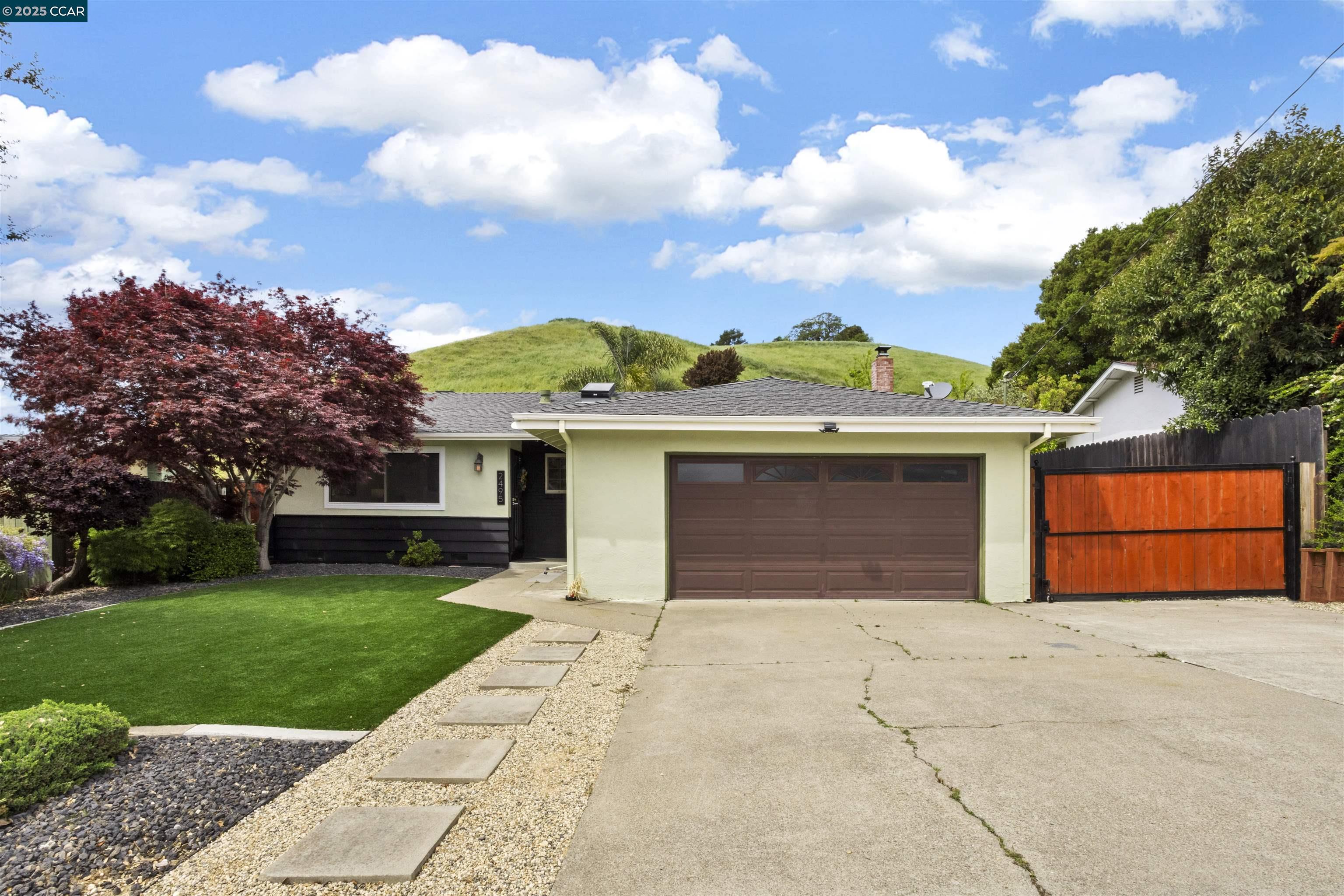 Detail Gallery Image 2 of 20 For 2495 Wright Ave, Pinole,  CA 94564-1033 - 3 Beds | 2 Baths