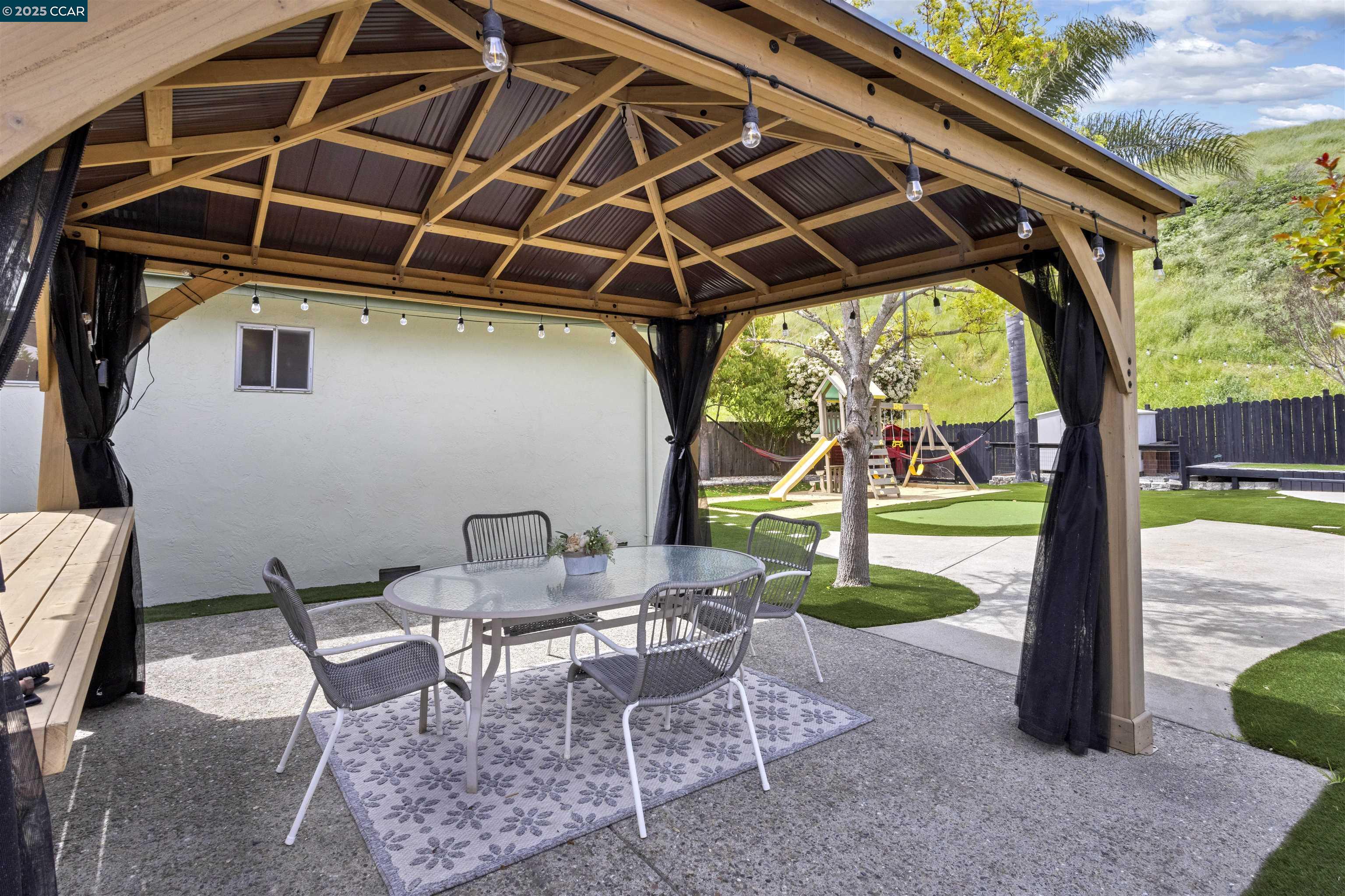 Detail Gallery Image 14 of 20 For 2495 Wright Ave, Pinole,  CA 94564-1033 - 3 Beds | 2 Baths