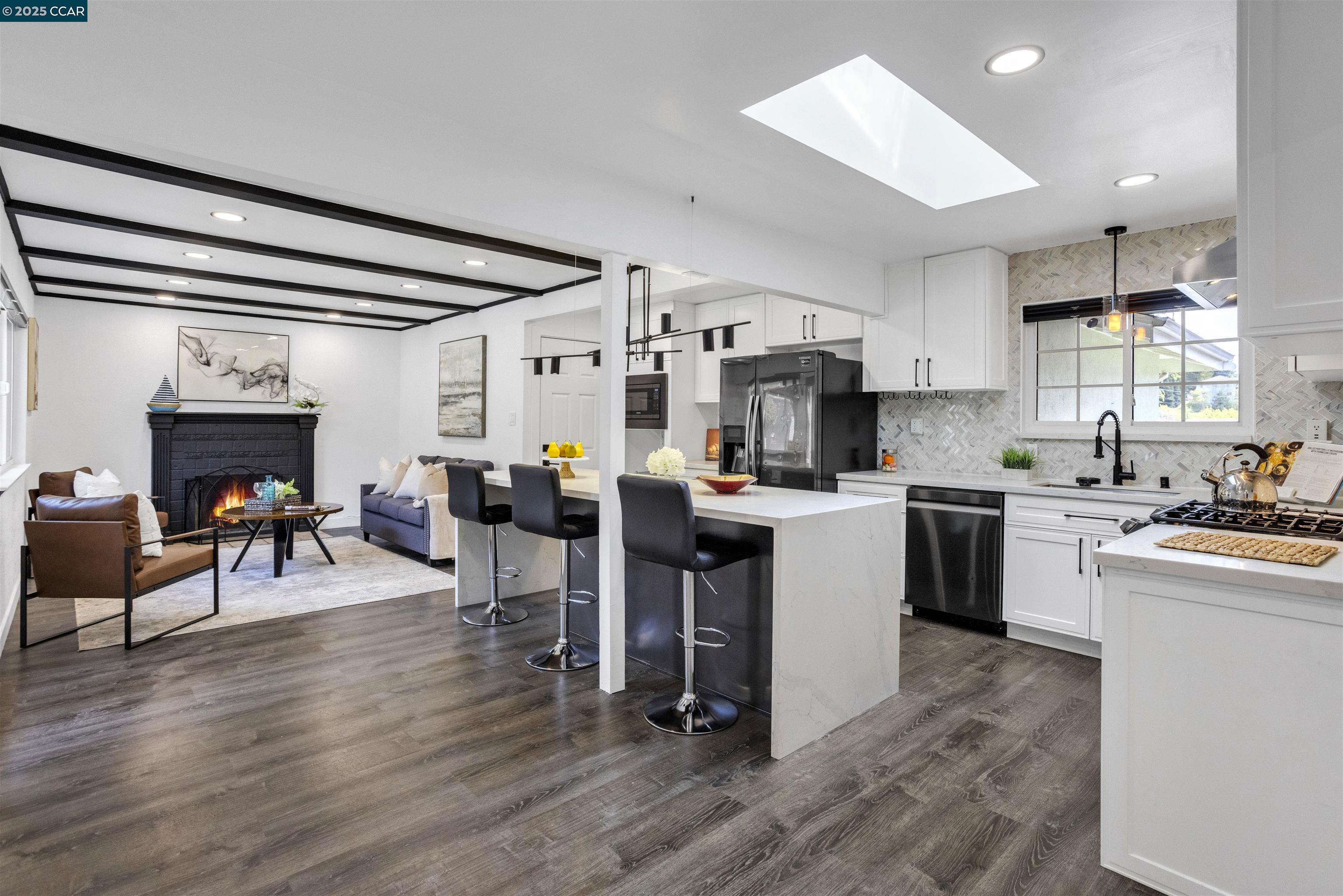 Detail Gallery Image 3 of 20 For 2495 Wright Ave, Pinole,  CA 94564-1033 - 3 Beds | 2 Baths