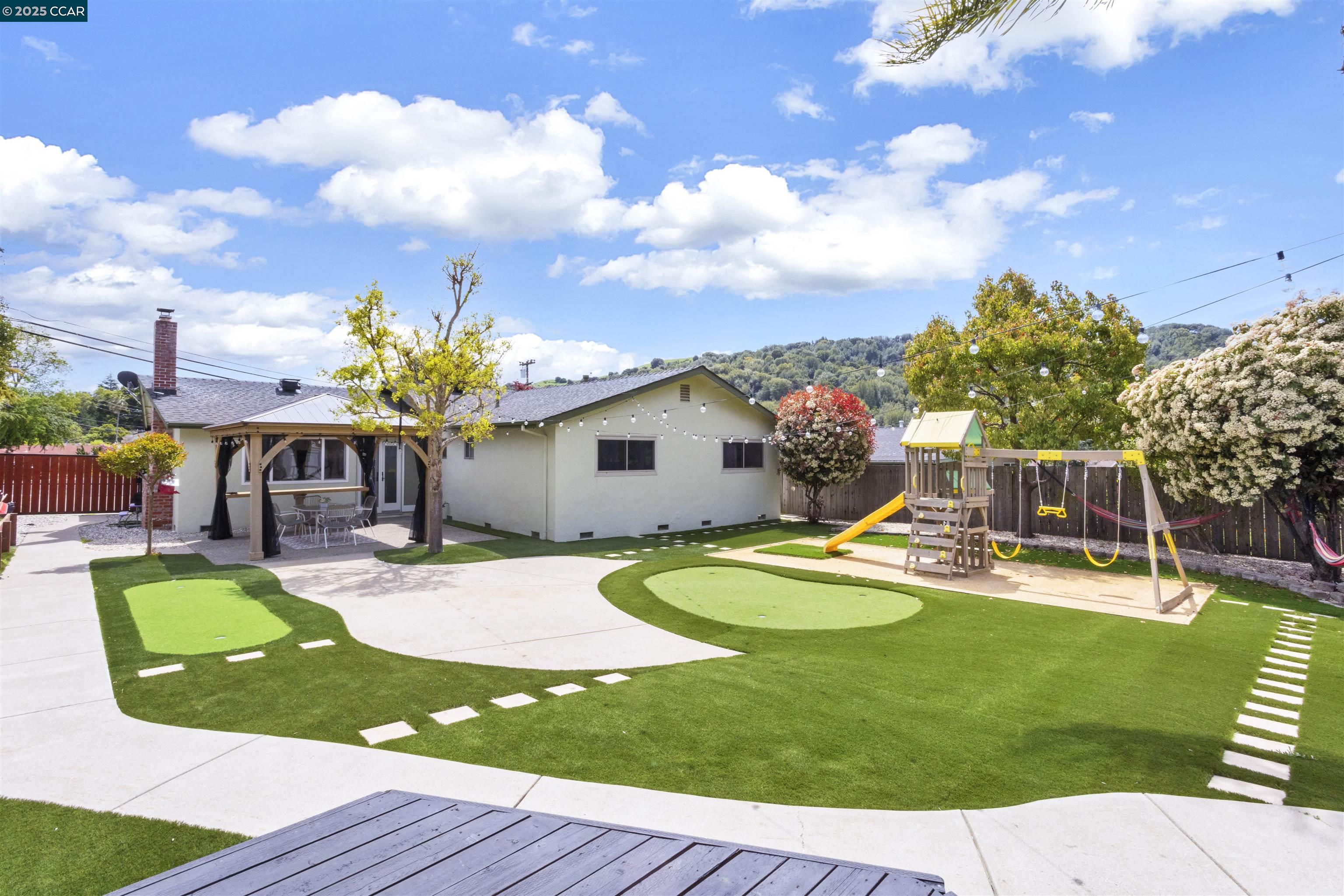 Detail Gallery Image 5 of 20 For 2495 Wright Ave, Pinole,  CA 94564-1033 - 3 Beds | 2 Baths