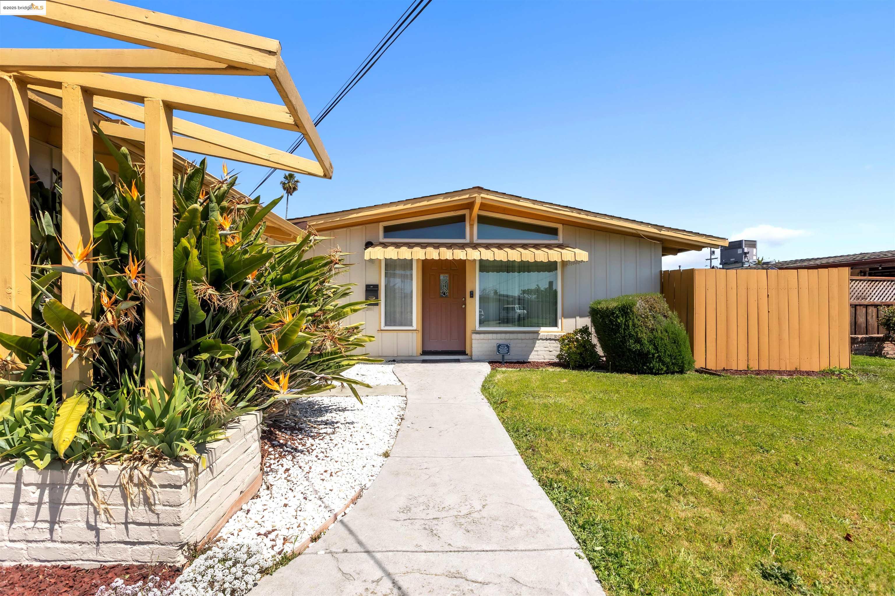 Detail Gallery Image 1 of 1 For Calaroga Avenue, Hayward,  CA 94545 - 3 Beds | 2 Baths