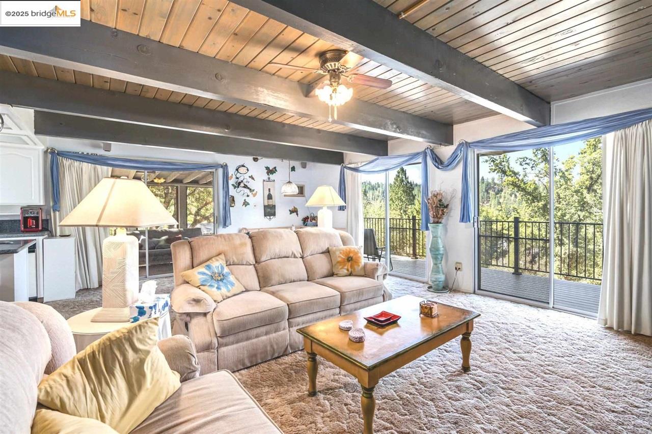 Detail Gallery Image 4 of 60 For 12595 Cresthaven Dr., Groveland,  CA 95321-0000 - 3 Beds | 3 Baths