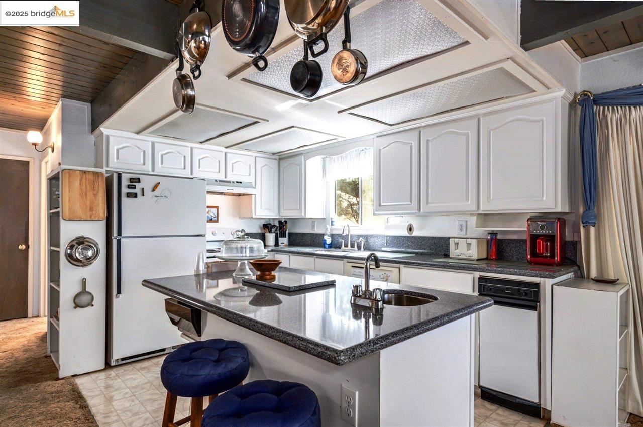 Detail Gallery Image 9 of 60 For 12595 Cresthaven Dr., Groveland,  CA 95321-0000 - 3 Beds | 3 Baths