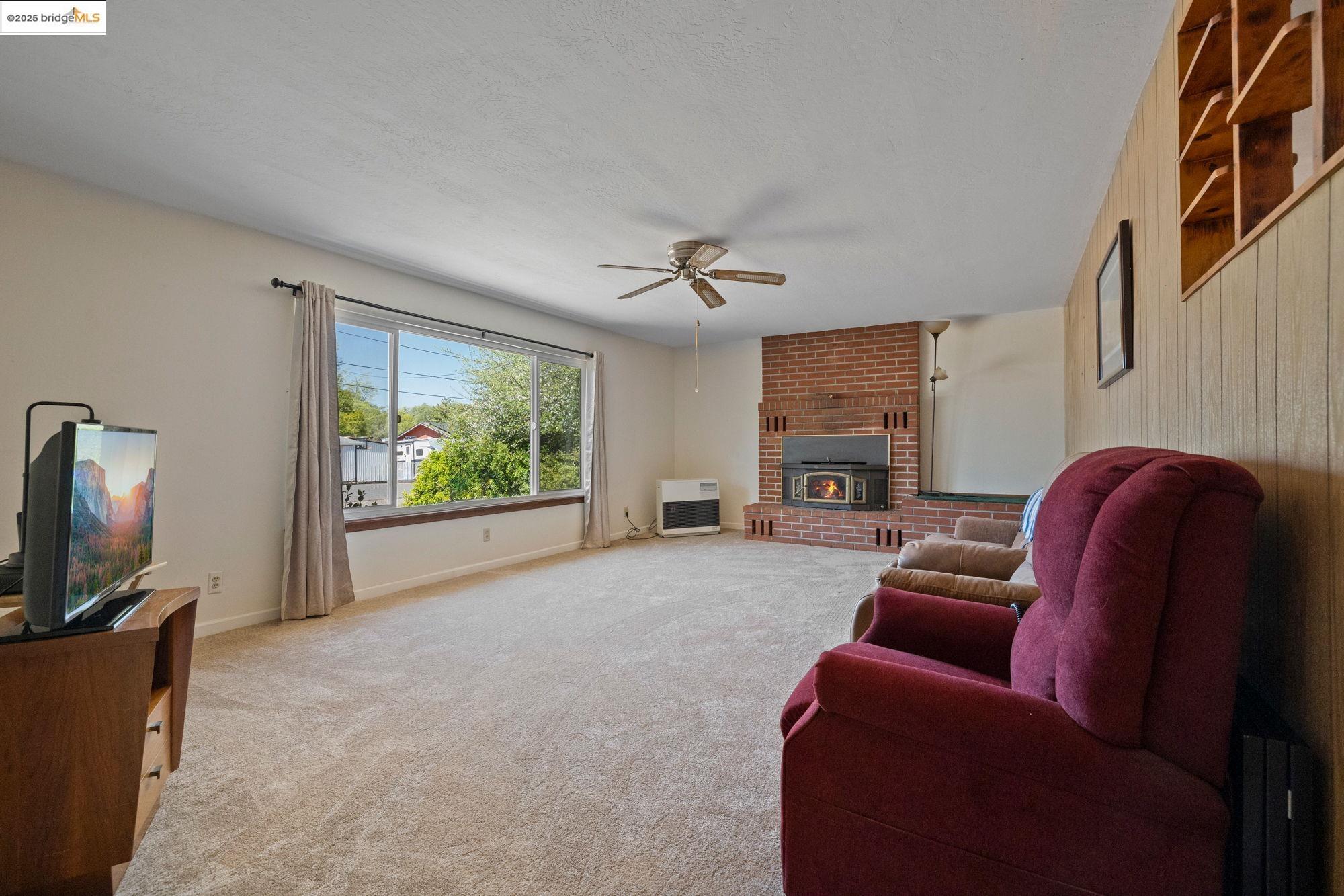 Detail Gallery Image 4 of 23 For 20445 West Walnut Dr., Sonora,  CA 95370 - 3 Beds | 2 Baths