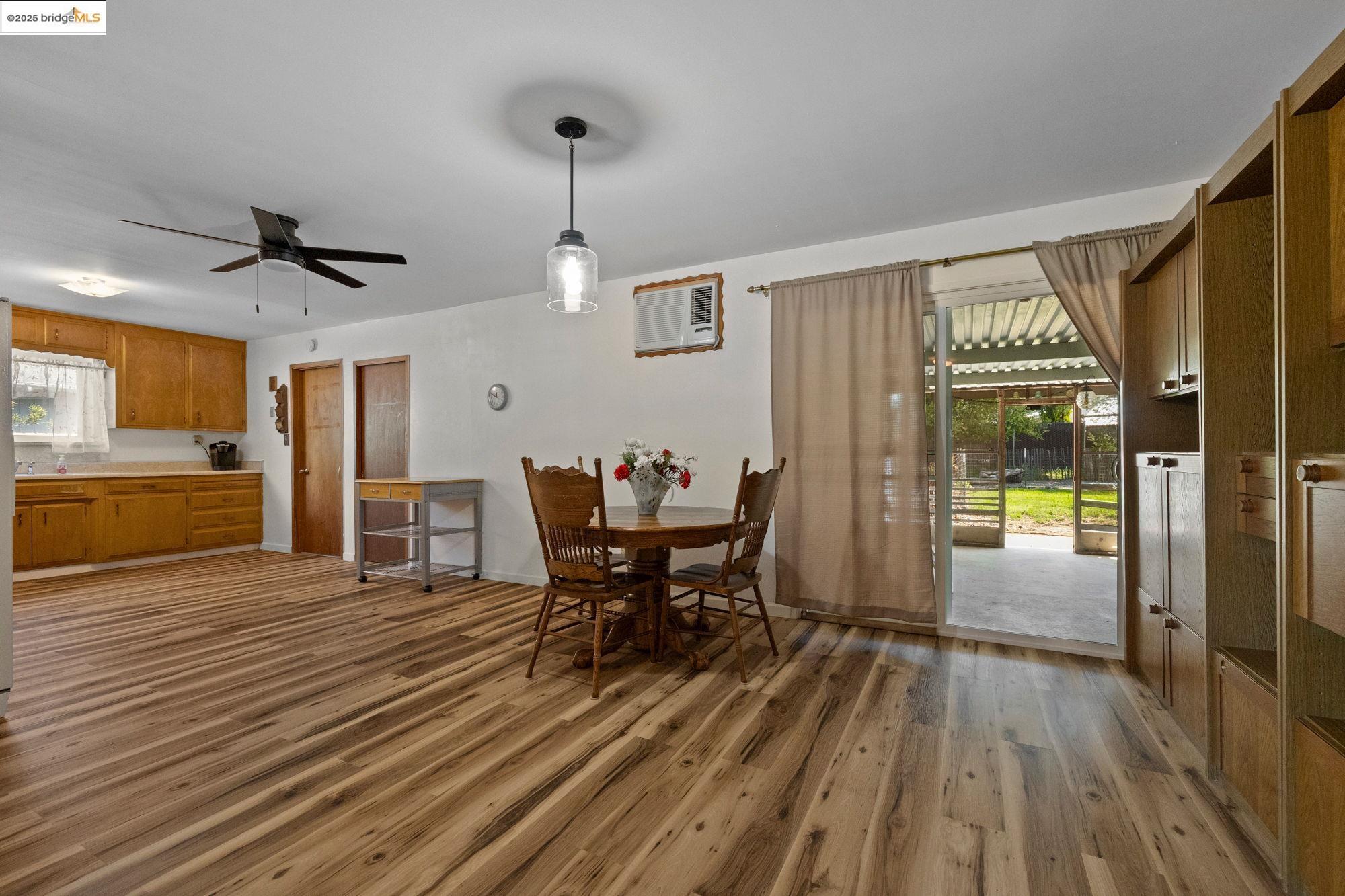 Detail Gallery Image 8 of 27 For 20445 West Walnut Dr., Sonora,  CA 95370 - 3 Beds | 2 Baths