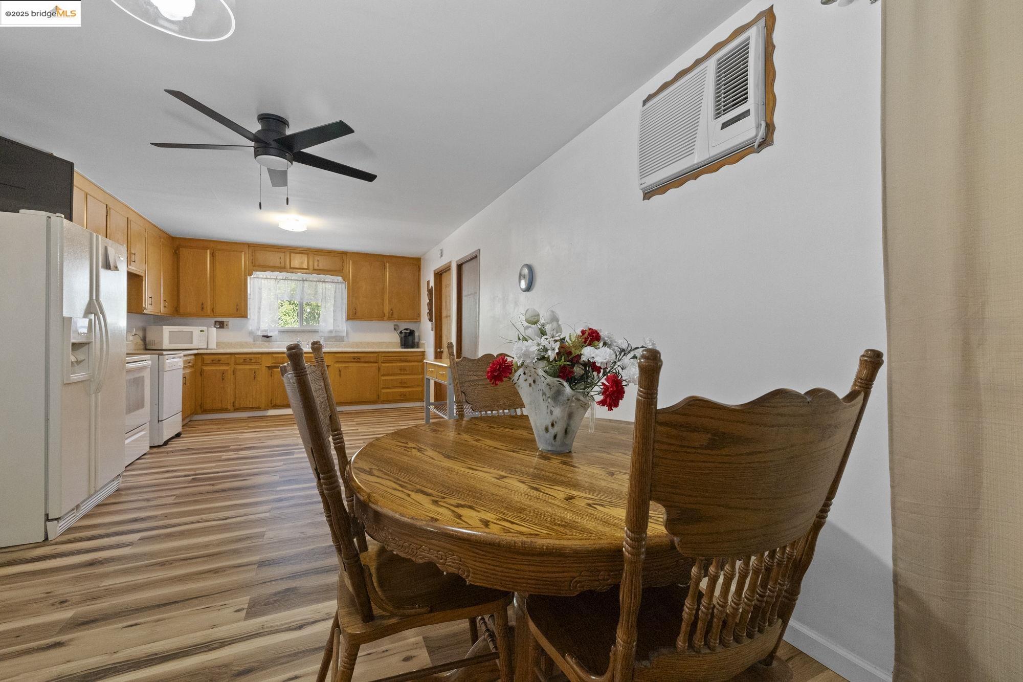 Detail Gallery Image 10 of 27 For 20445 West Walnut Dr., Sonora,  CA 95370 - 3 Beds | 2 Baths