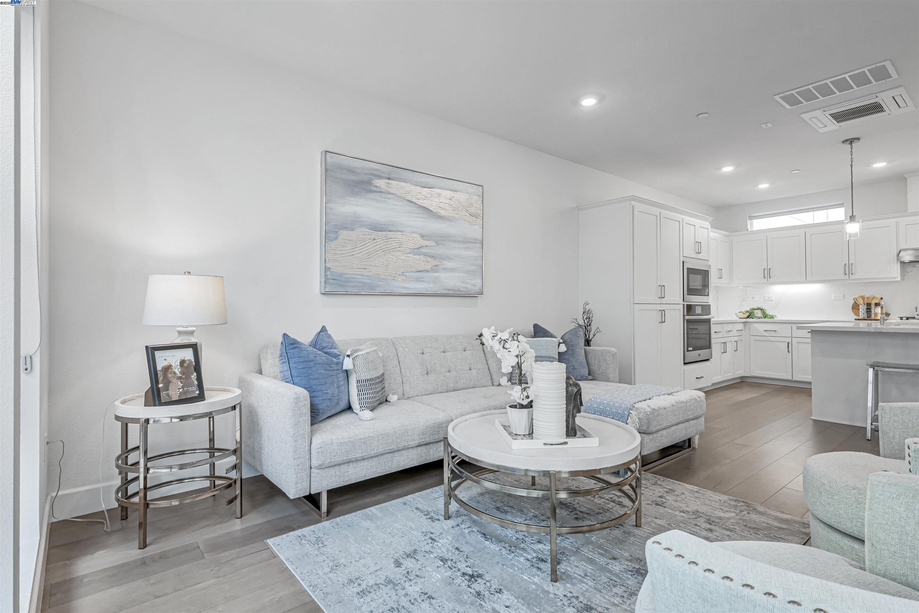 Detail Gallery Image 2 of 42 For 2950 Sanor Pl #109,  Santa Clara,  CA 95051 - 3 Beds | 3/1 Baths
