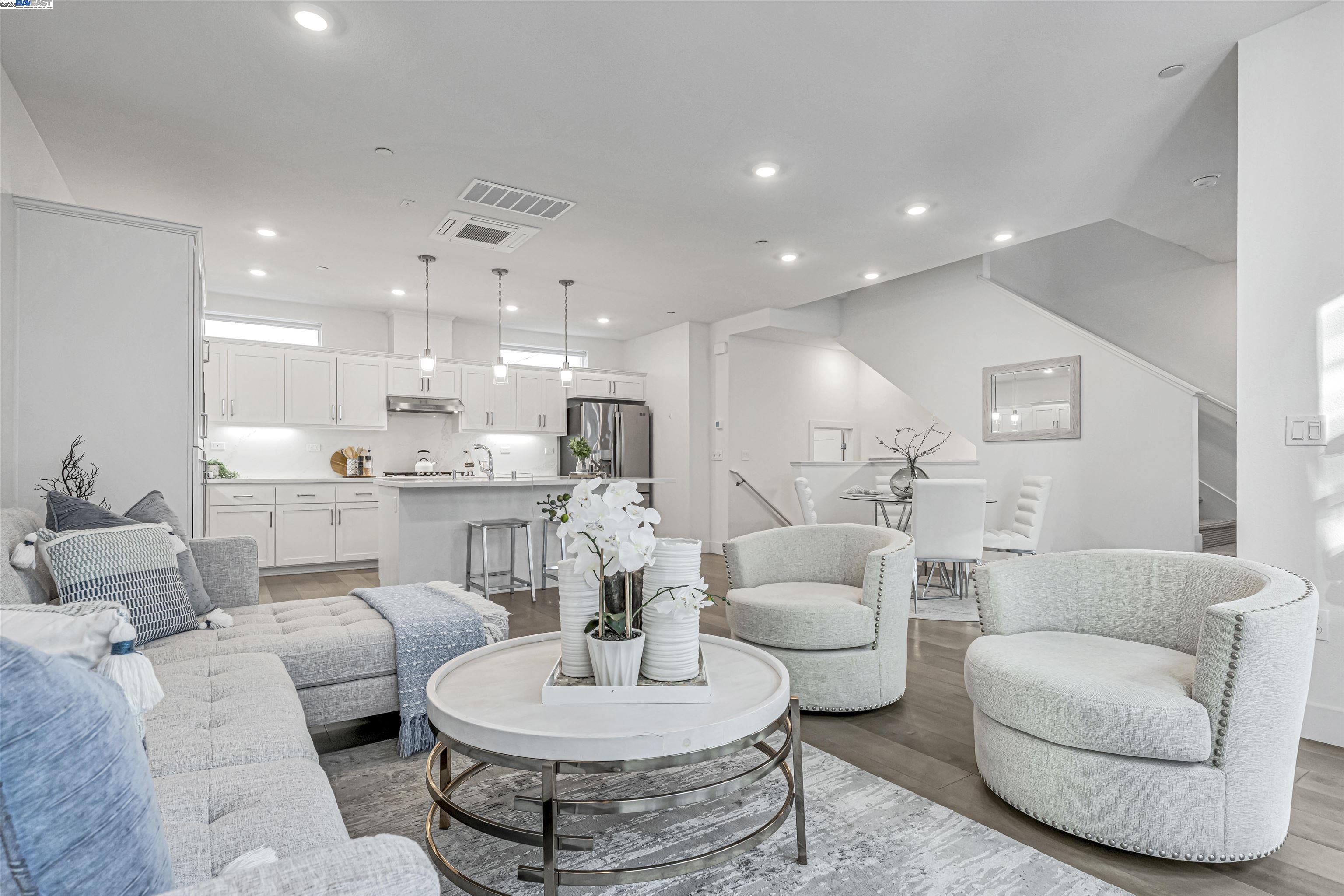 Detail Gallery Image 3 of 42 For 2950 Sanor Pl #109,  Santa Clara,  CA 95051 - 3 Beds | 3/1 Baths
