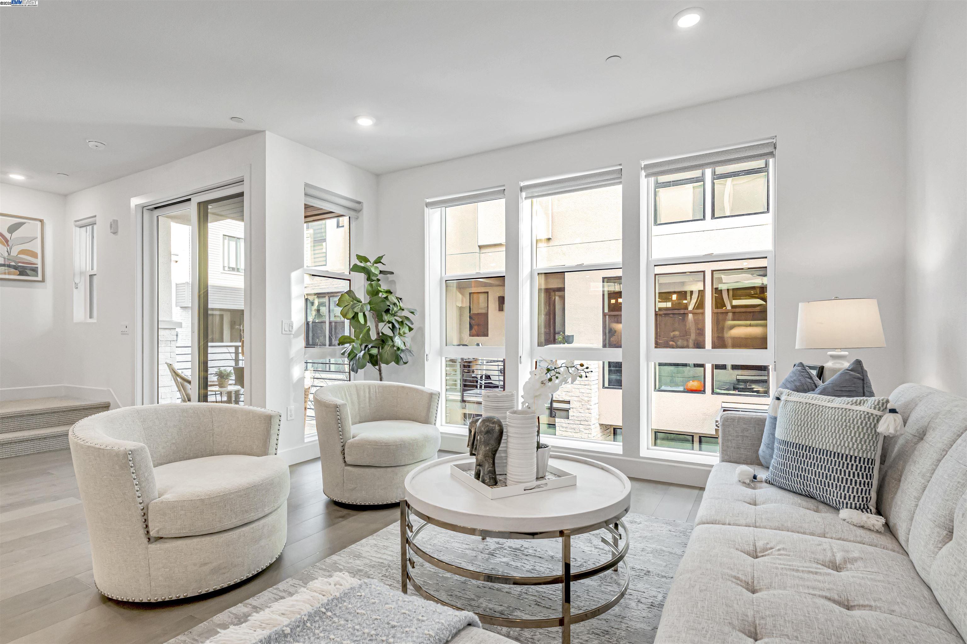 Detail Gallery Image 4 of 42 For 2950 Sanor Pl #109,  Santa Clara,  CA 95051 - 3 Beds | 3/1 Baths
