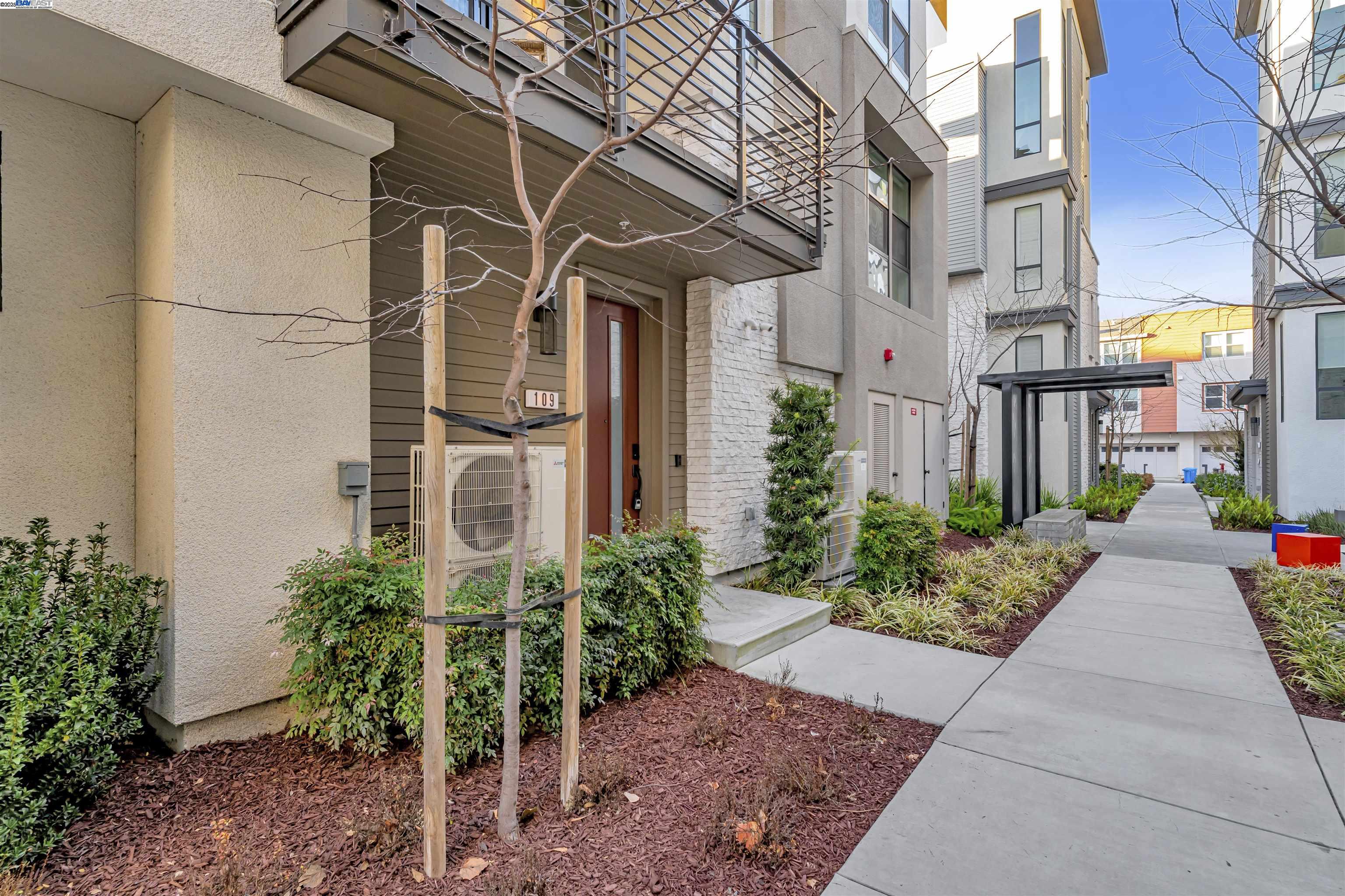 Detail Gallery Image 39 of 42 For 2950 Sanor Pl #109,  Santa Clara,  CA 95051 - 3 Beds | 3/1 Baths
