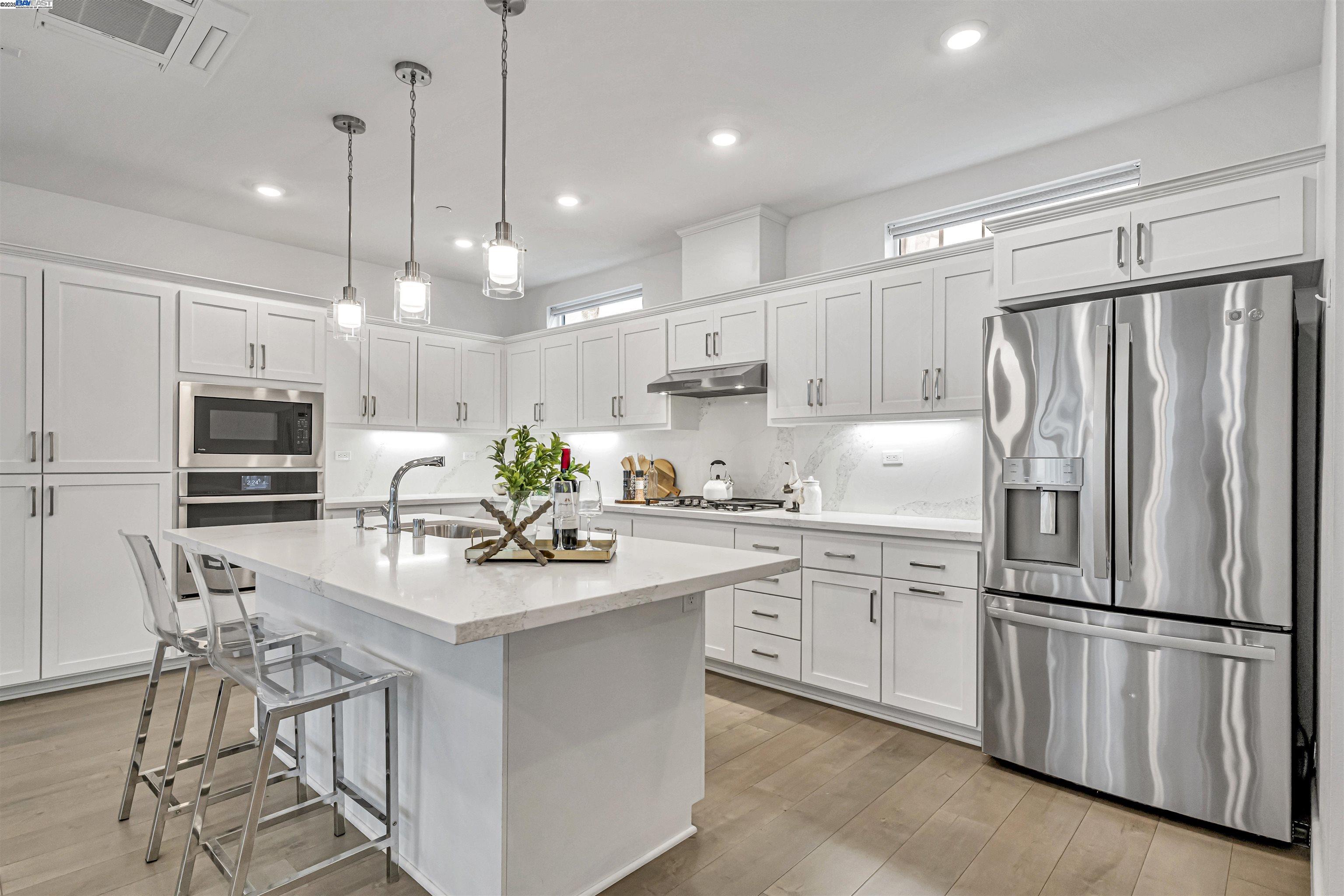 Detail Gallery Image 5 of 42 For 2950 Sanor Pl #109,  Santa Clara,  CA 95051 - 3 Beds | 3/1 Baths