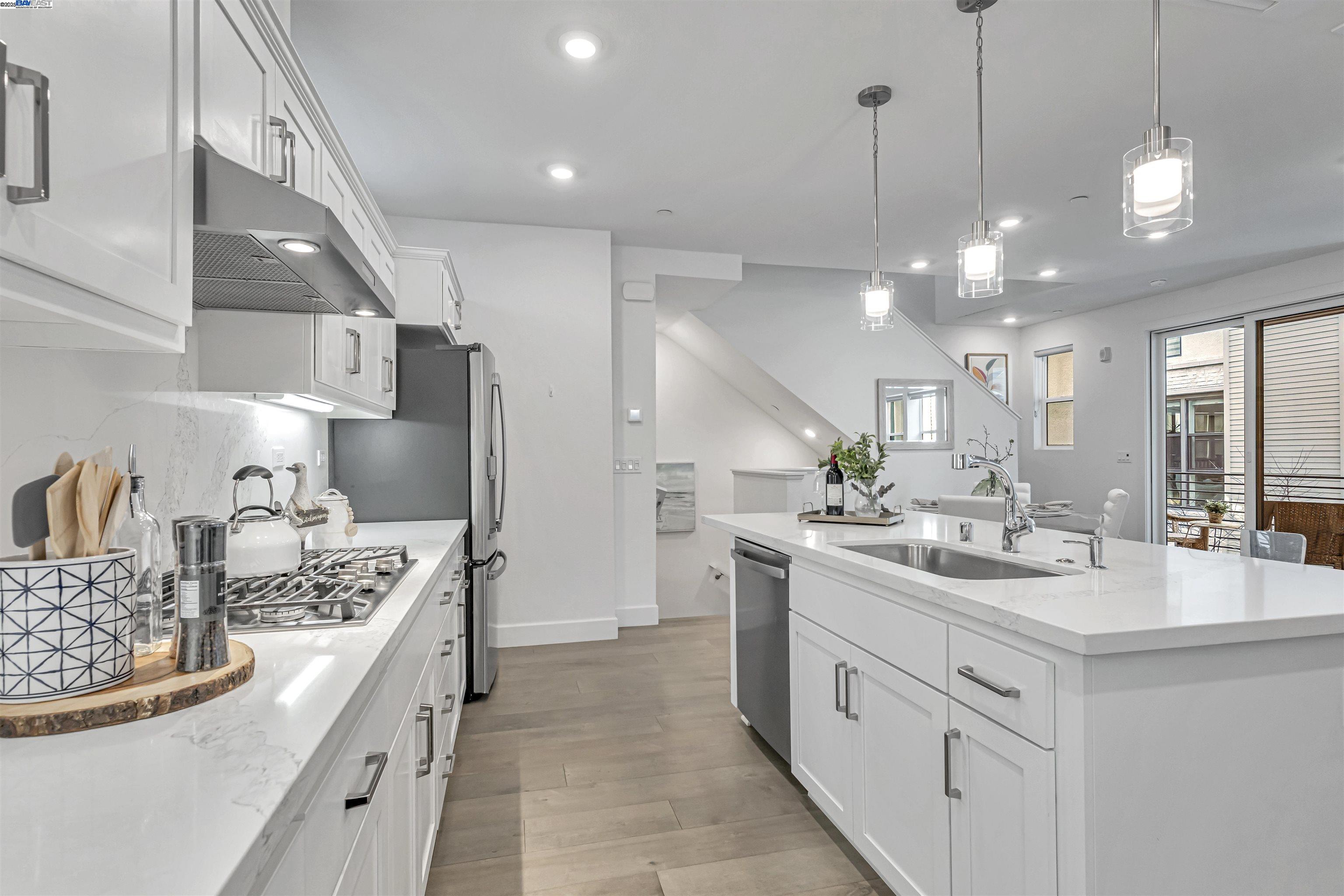 Detail Gallery Image 7 of 42 For 2950 Sanor Pl #109,  Santa Clara,  CA 95051 - 3 Beds | 3/1 Baths