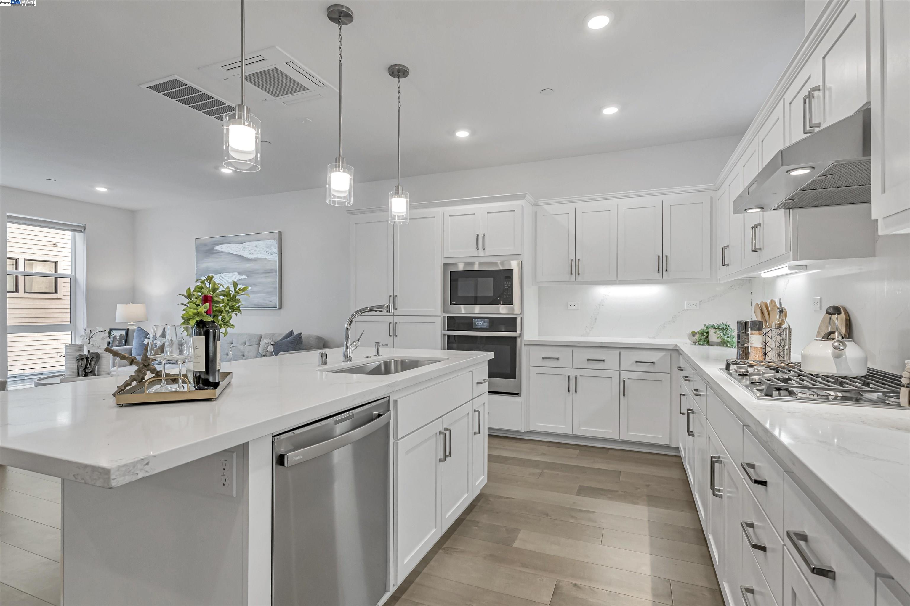Detail Gallery Image 8 of 42 For 2950 Sanor Pl #109,  Santa Clara,  CA 95051 - 3 Beds | 3/1 Baths