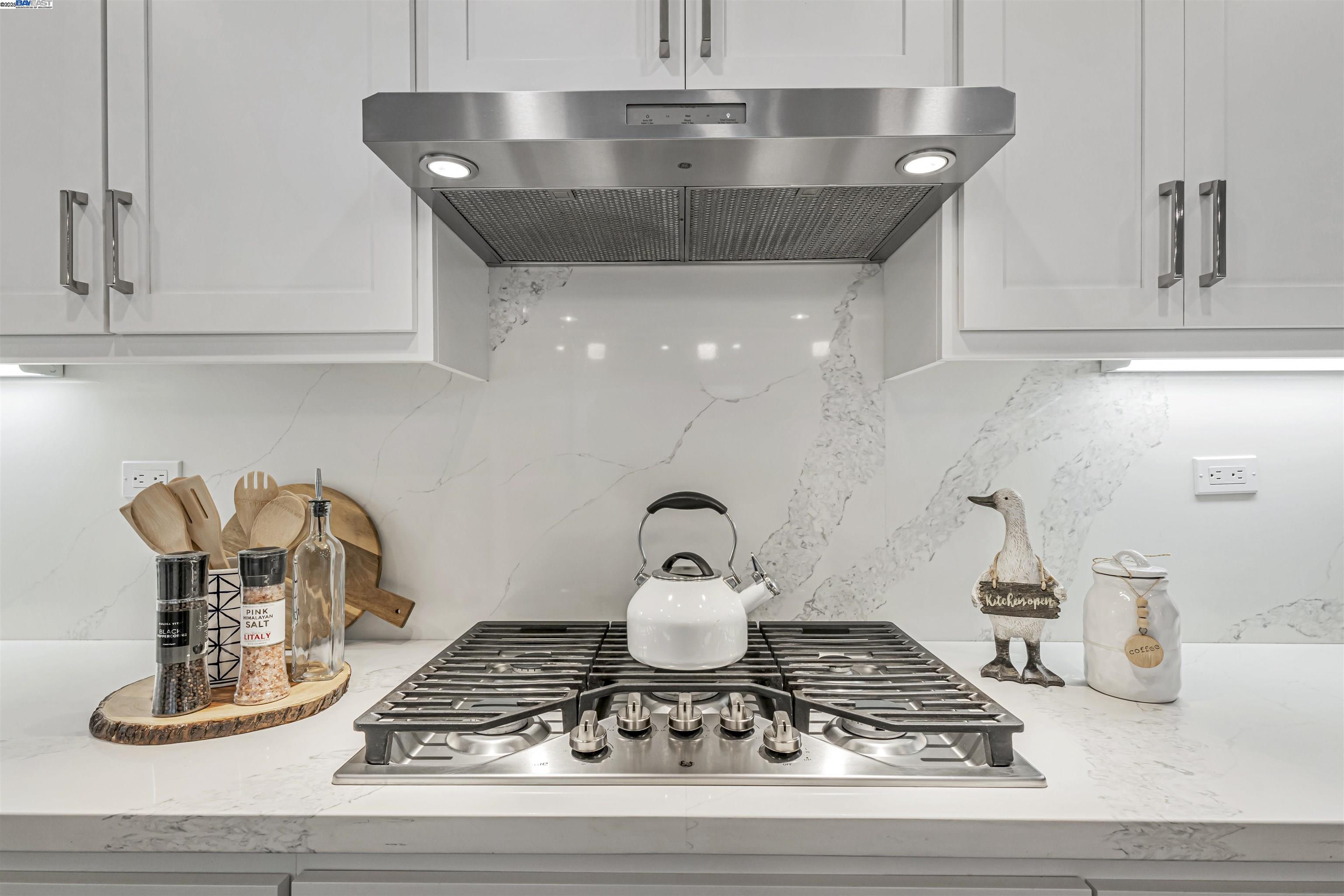 Detail Gallery Image 10 of 42 For 2950 Sanor Pl #109,  Santa Clara,  CA 95051 - 3 Beds | 3/1 Baths