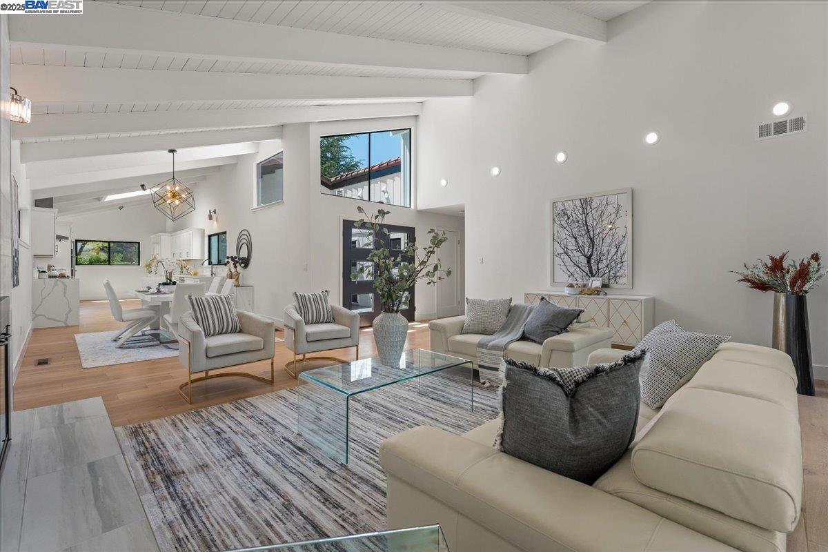 Detail Gallery Image 13 of 45 For 1533 Topar Ave, Los Altos,  CA 94024 - 4 Beds | 3/1 Baths