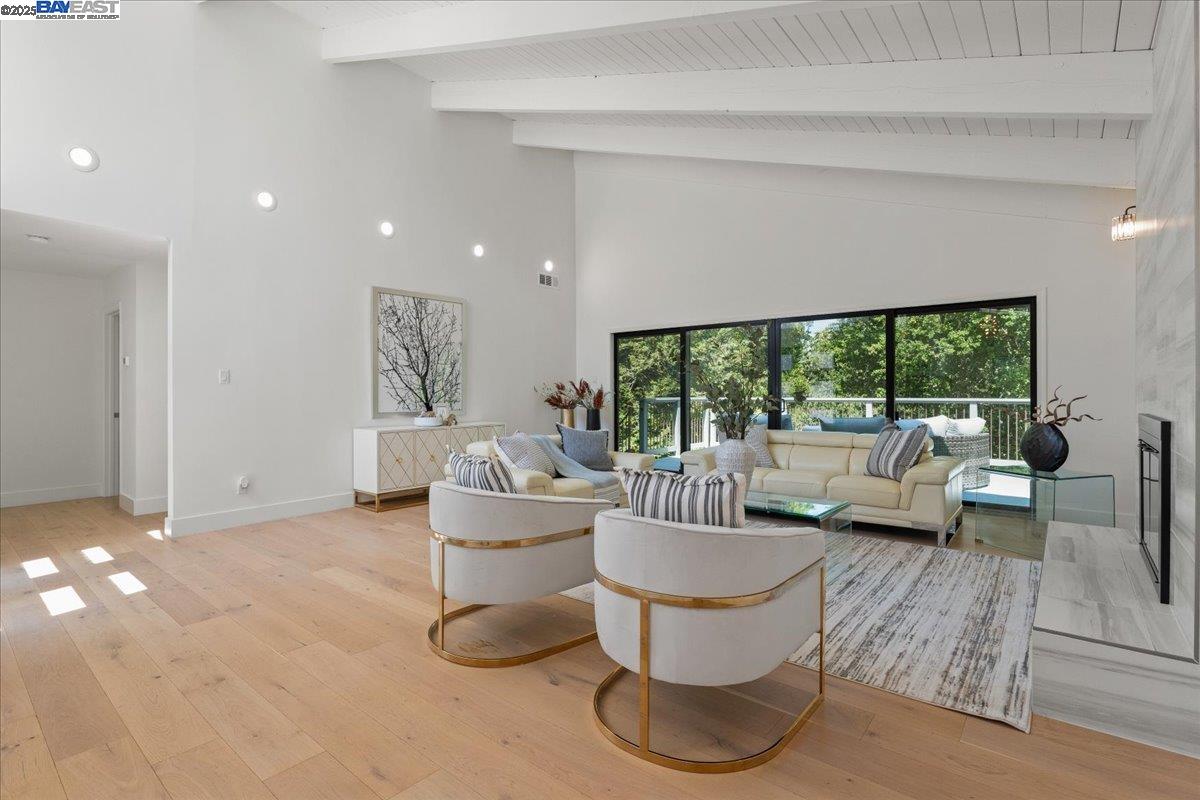 Detail Gallery Image 14 of 45 For 1533 Topar Ave, Los Altos,  CA 94024 - 4 Beds | 3/1 Baths