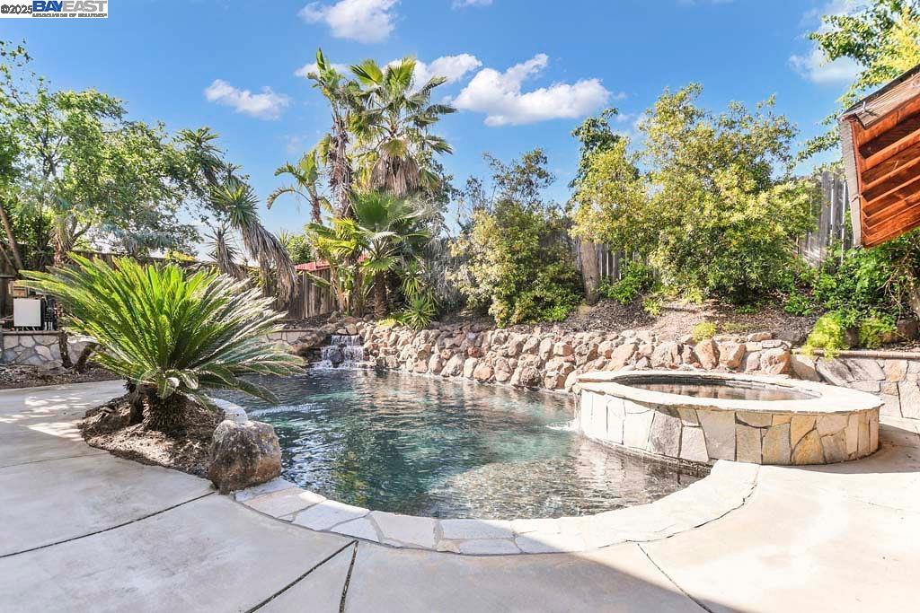 Detail Gallery Image 34 of 57 For 1906 Colosseum Way, Antioch,  CA 94531 - 5 Beds | 3 Baths