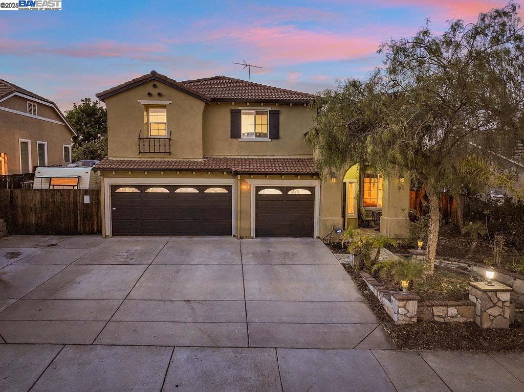 Detail Gallery Image 5 of 57 For 1906 Colosseum Way, Antioch,  CA 94531 - 5 Beds | 3 Baths