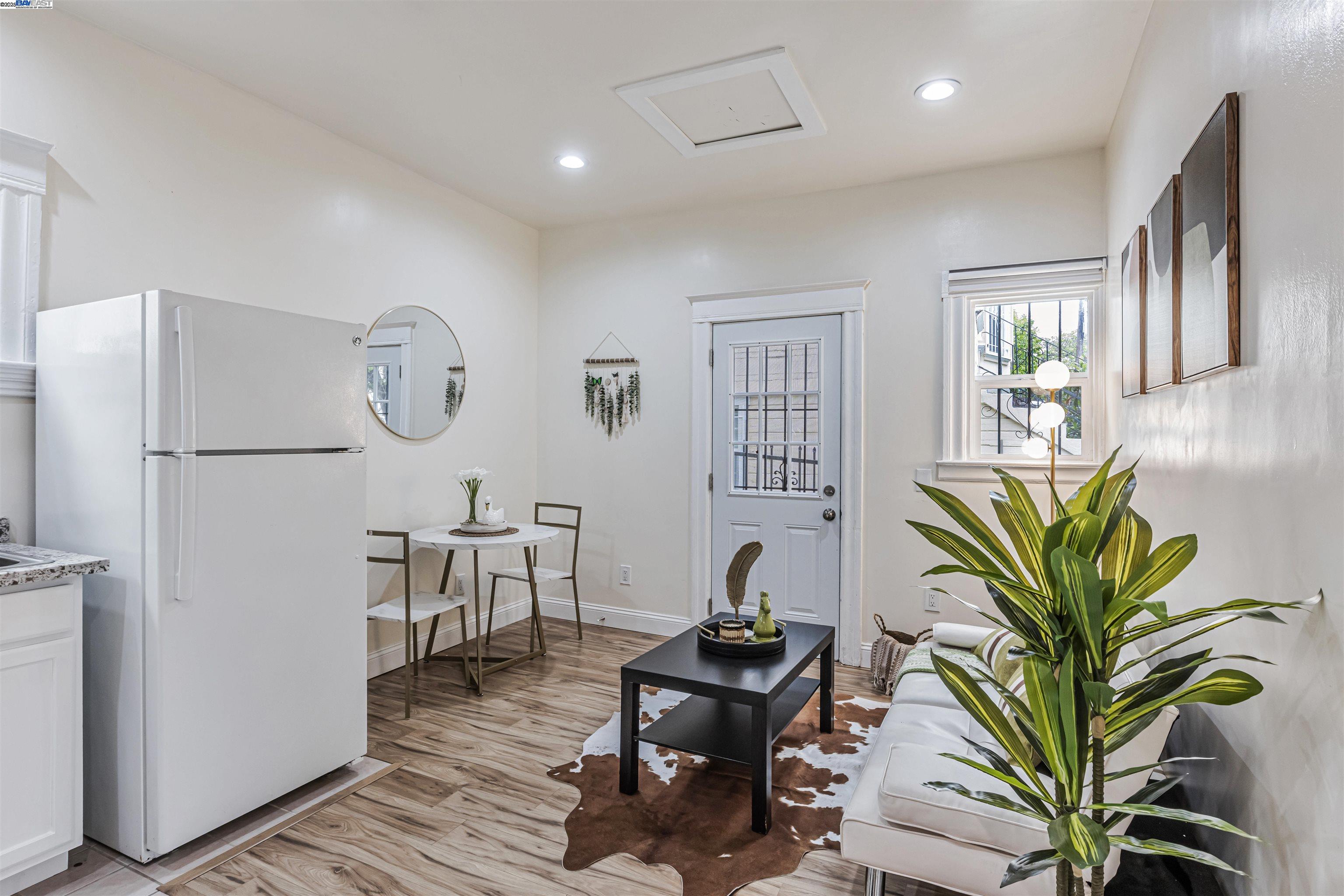 Detail Gallery Image 12 of 35 For 2211 24th Ave, Oakland,  CA 94601 - 2 Beds | 1 Baths