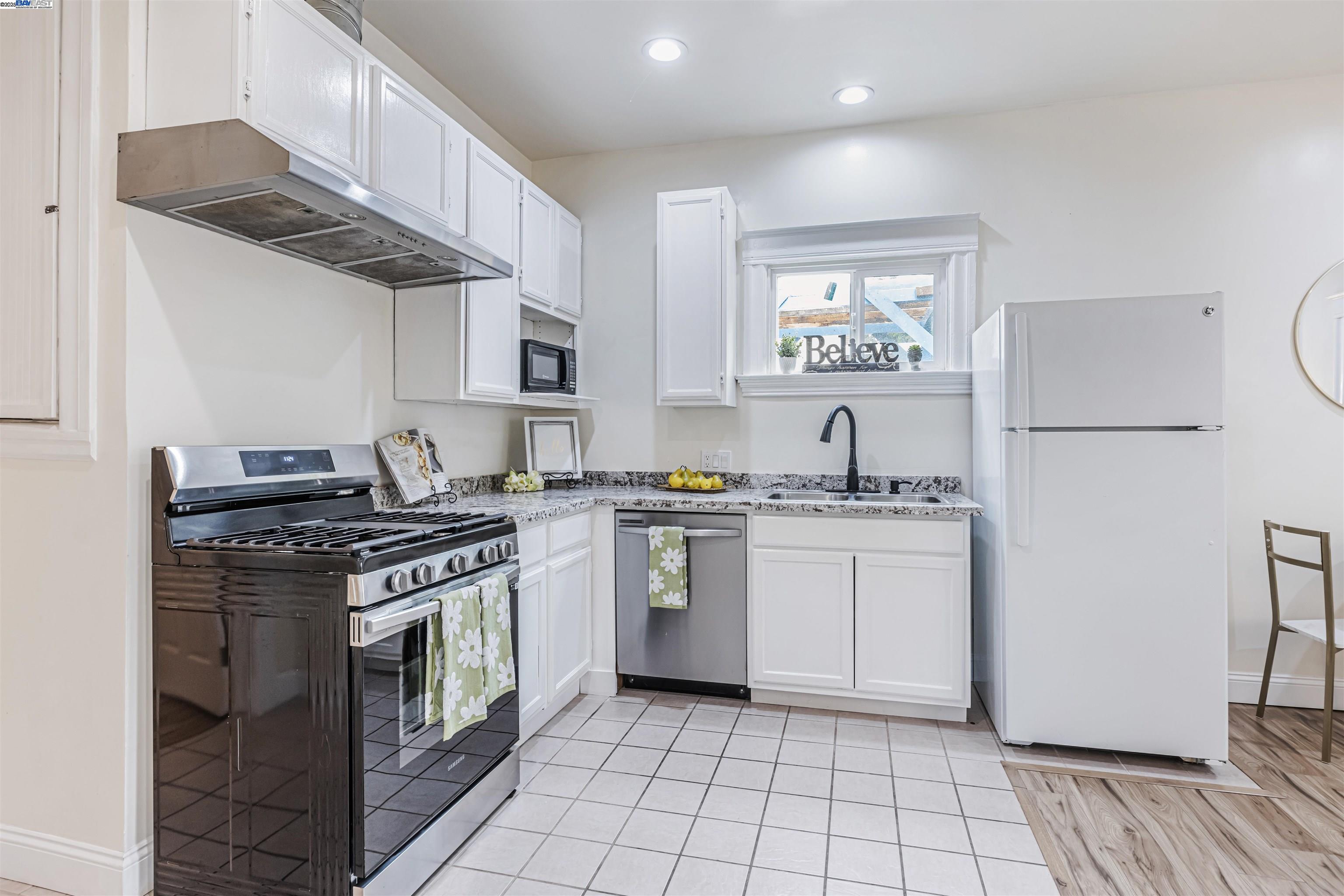 Detail Gallery Image 15 of 35 For 2211 24th Ave, Oakland,  CA 94601 - 2 Beds | 1 Baths
