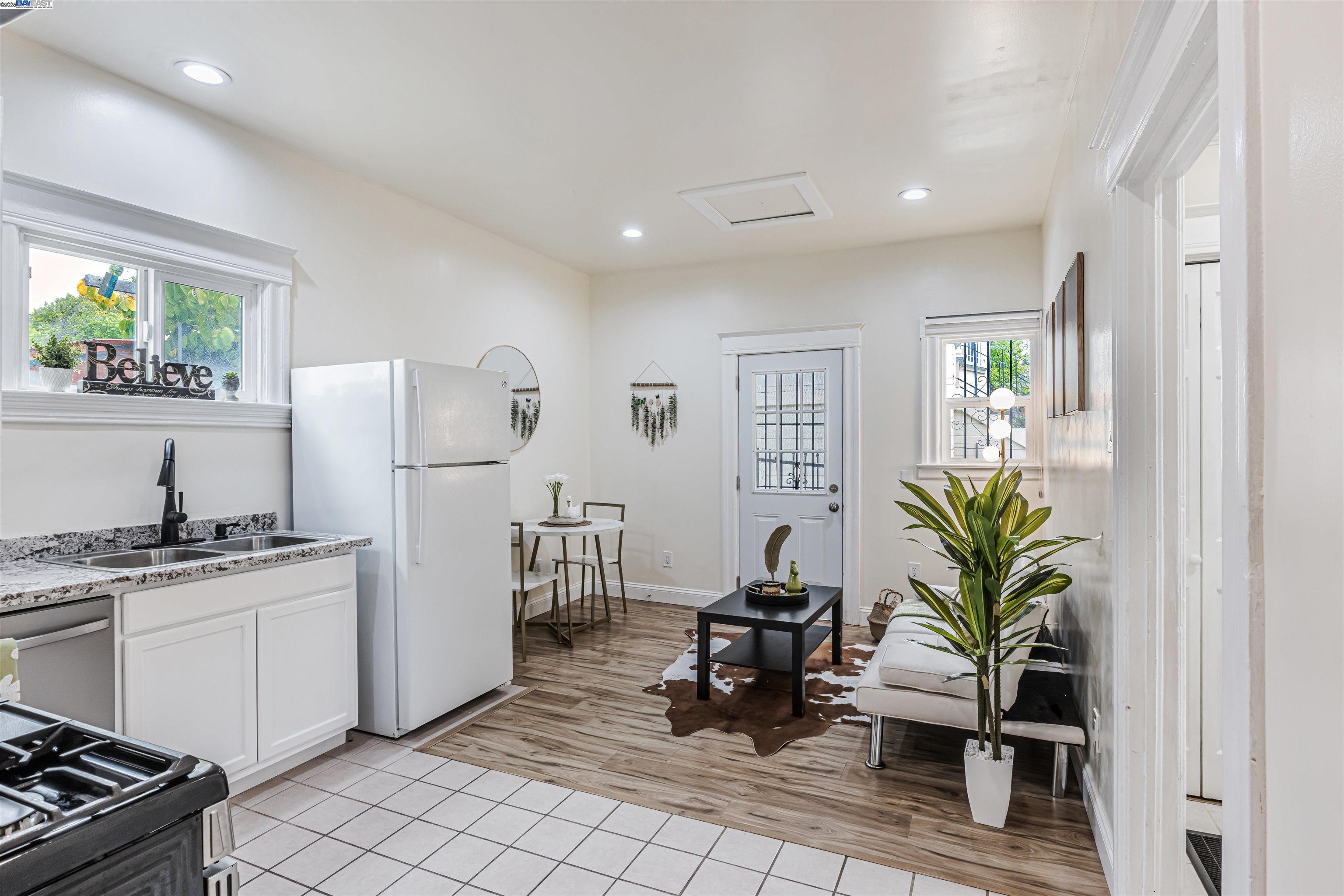 Detail Gallery Image 16 of 35 For 2211 24th Ave, Oakland,  CA 94601 - 2 Beds | 1 Baths